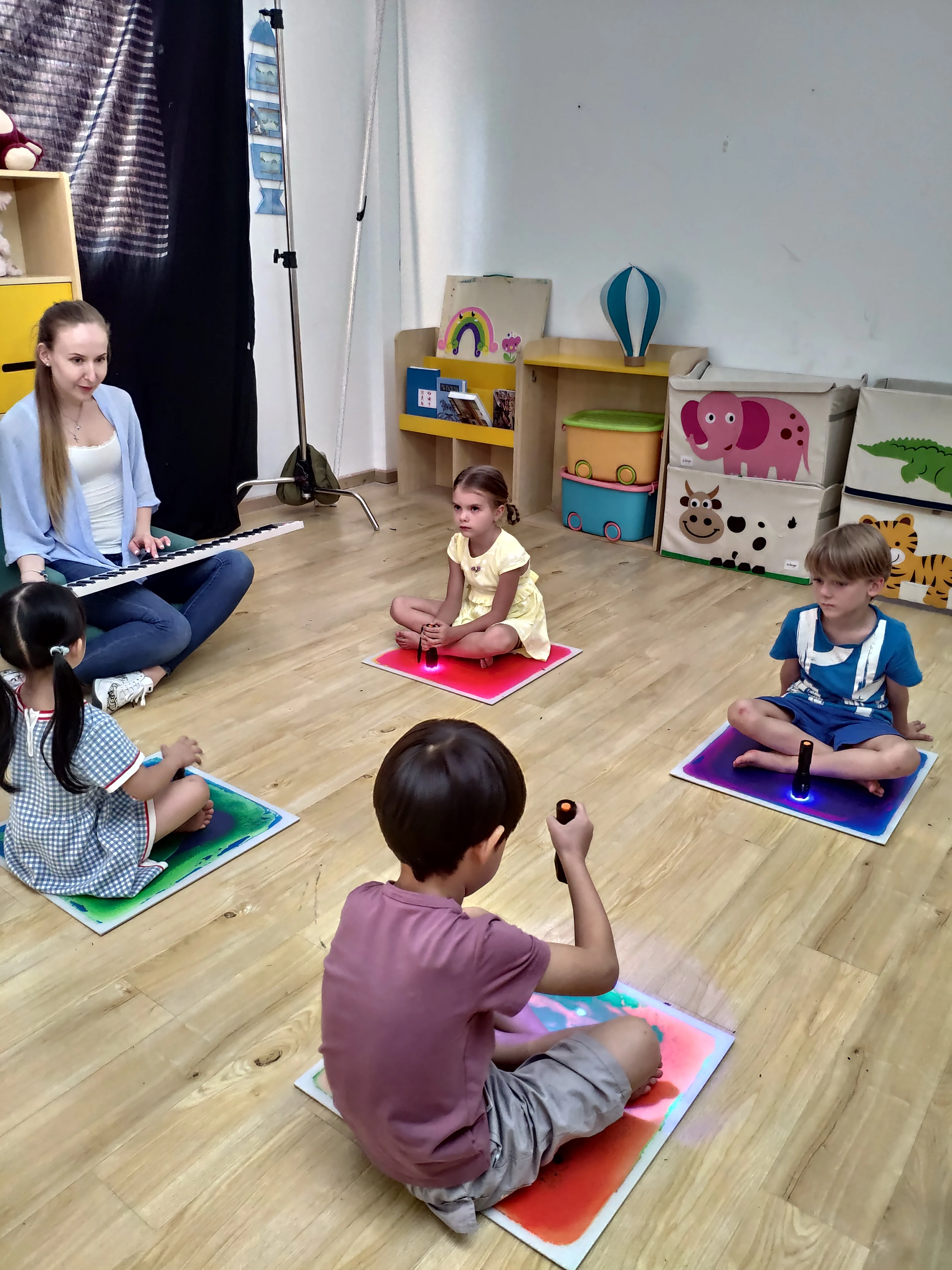 Factory Price 3d Interactive Color Liquid Indoor Floor Covering Magic Art Printed Peel and Stick Vinyl Floor Tile