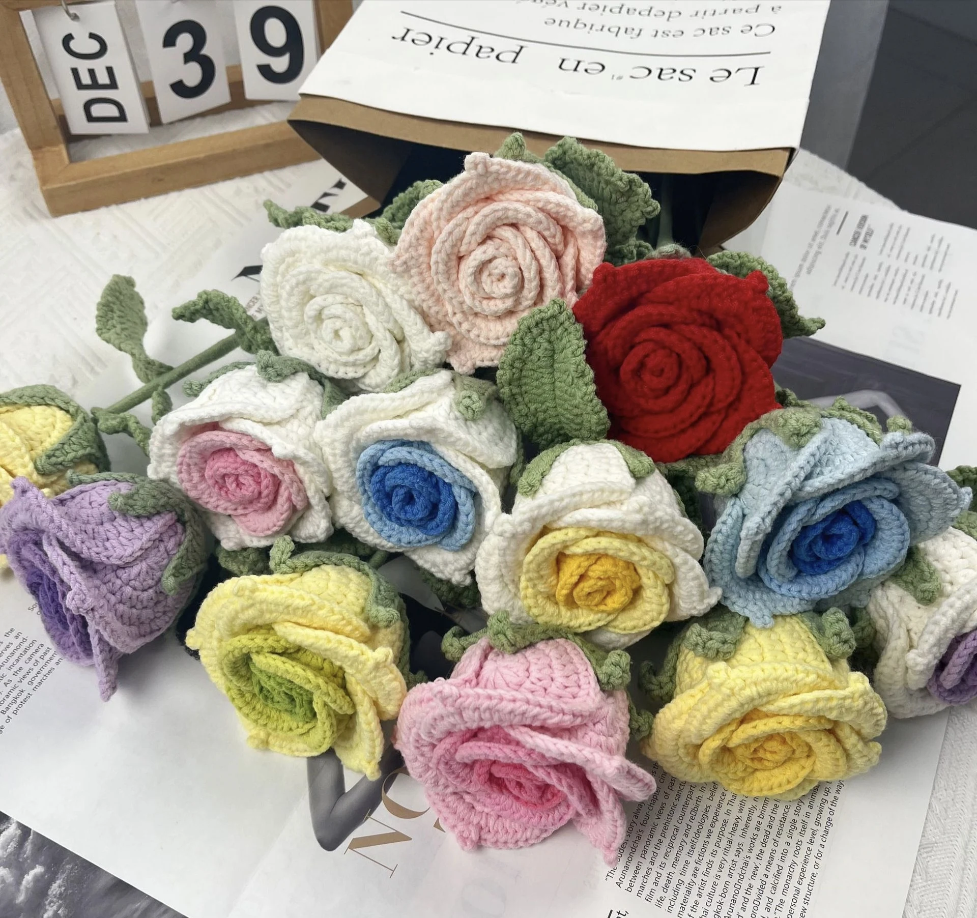 Small Taimei Knitted Artificial Flowers Wool Hand-Woven Bouquet Send Birthday Rose Gift Crochet Made from Silk