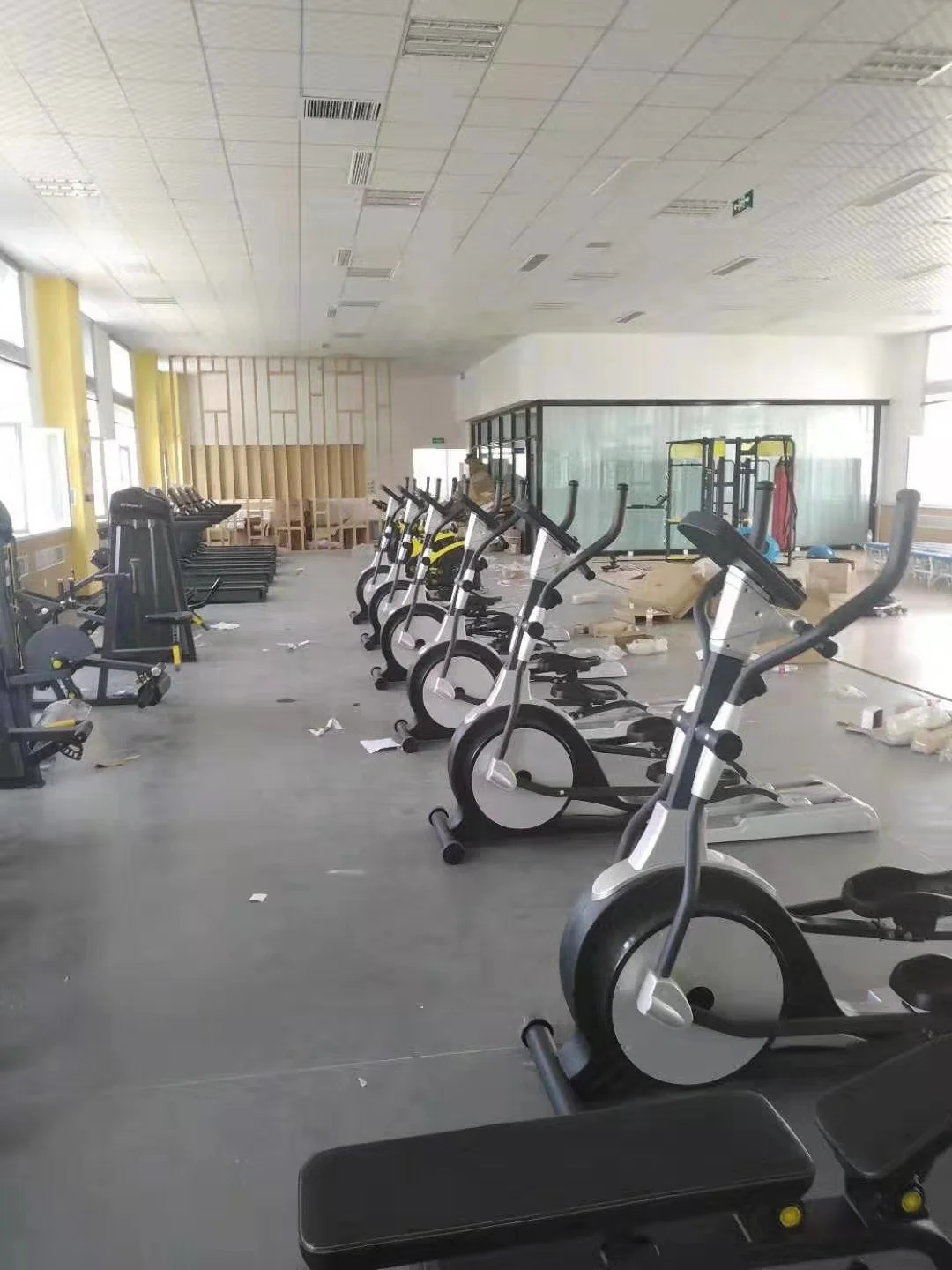 New Design Gym Equipment LE-18 Elliptical Machine Cross Trainer Sports Cross Trainer Gym Commercial Fitness Equipment