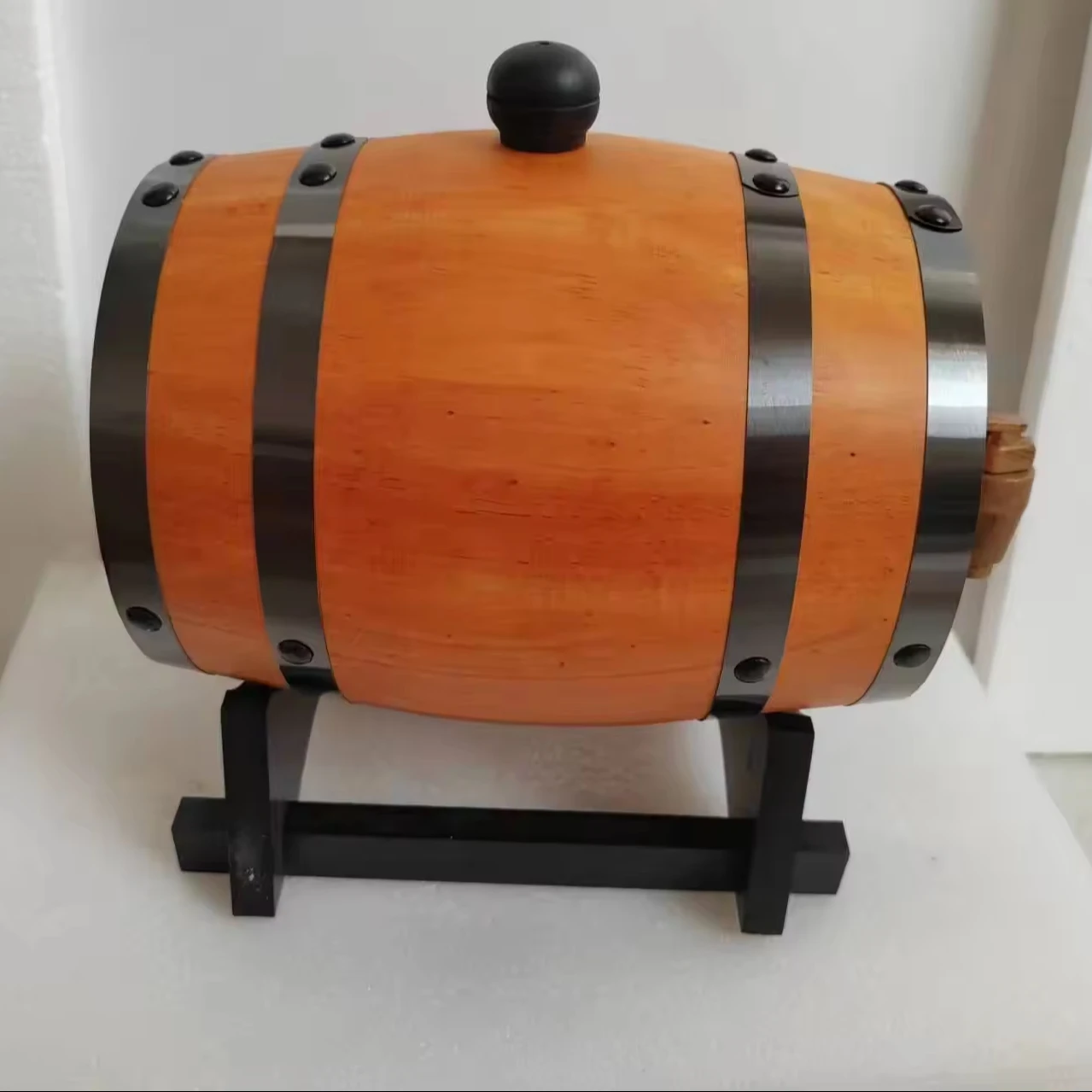 1.5L wooden wine barrels in natural wood color sold directly from Chinese factories