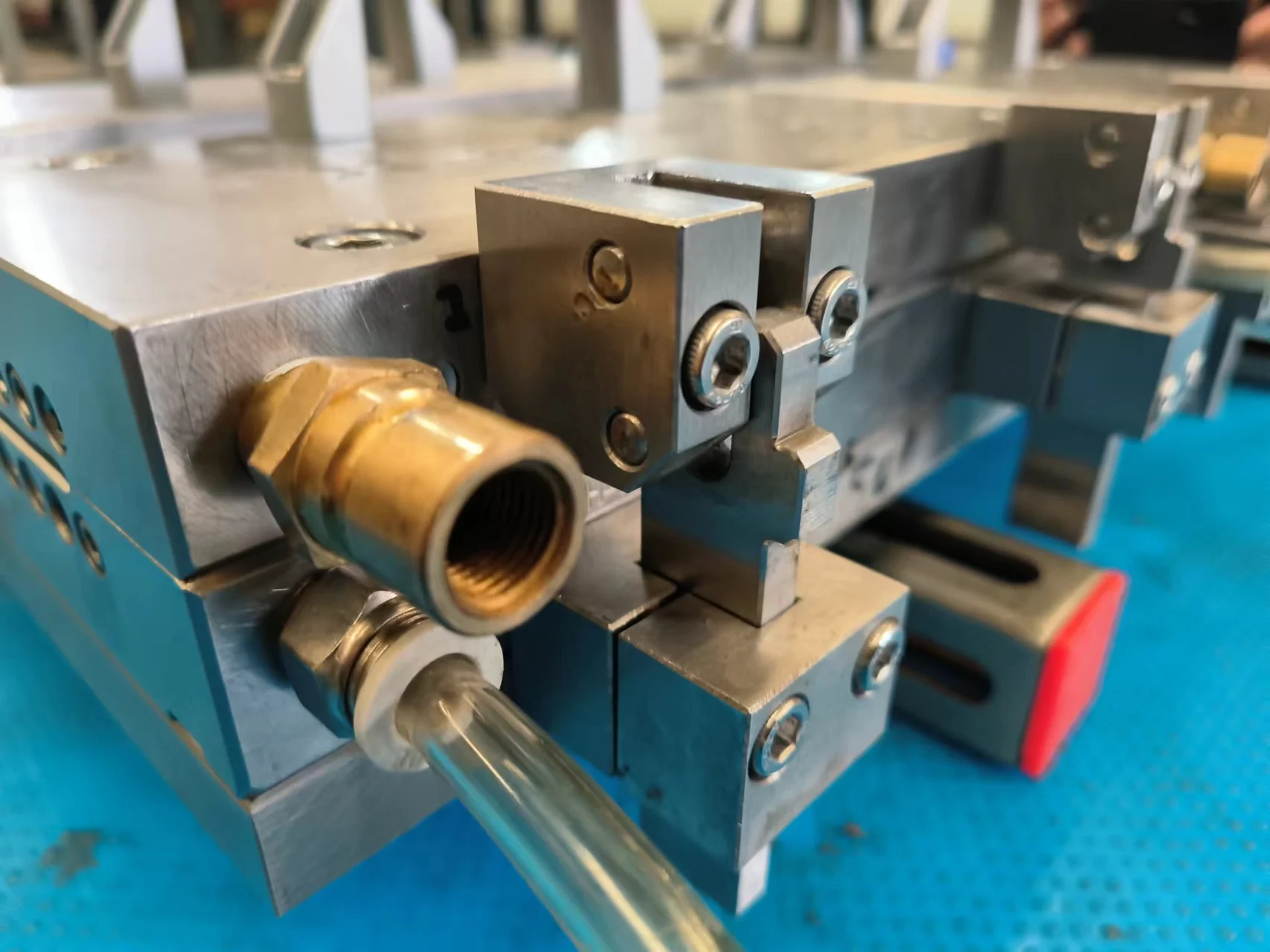 Professional Manufacturer China High Quality Plastic Extrusion Mould Equipment