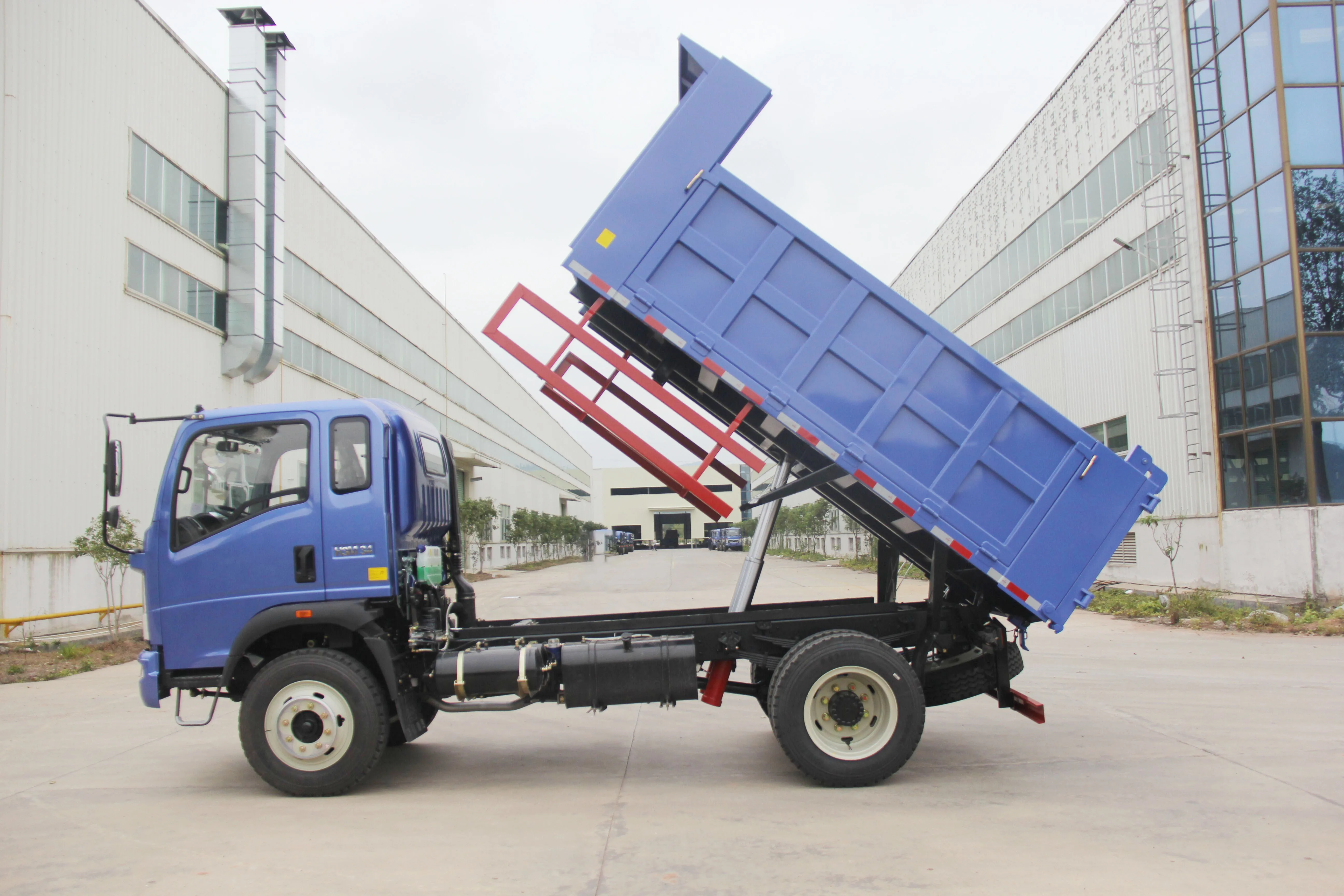 Mozambique Front Lifting Heavy Truck Sinotruk Howo Left Hand Drive 10Wheels 6X4 8X4 Dumper Tipper Dump Truck