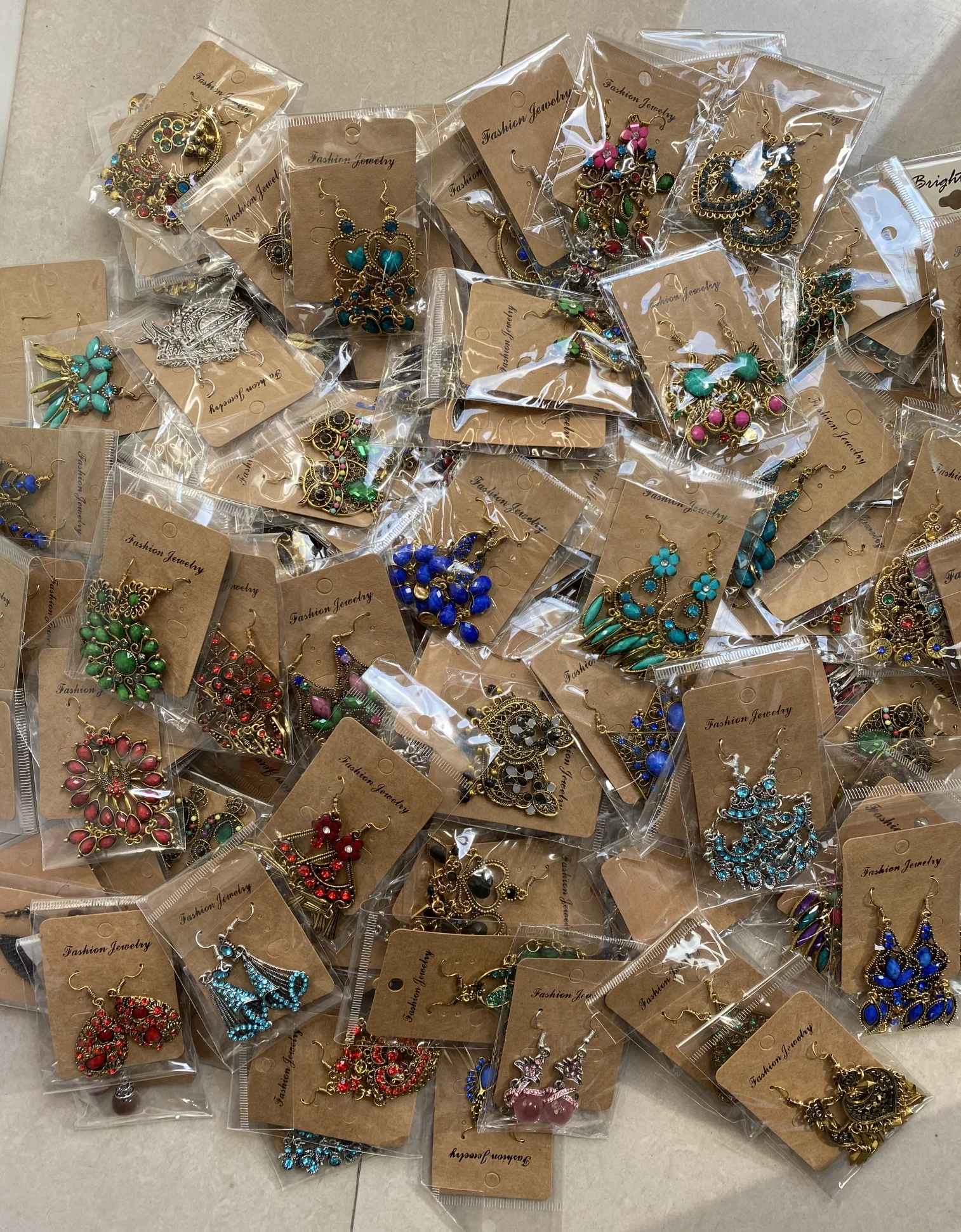 LE001 Vintage statement earrings Fashion drop earrings Alloy earrings for women mixed styles