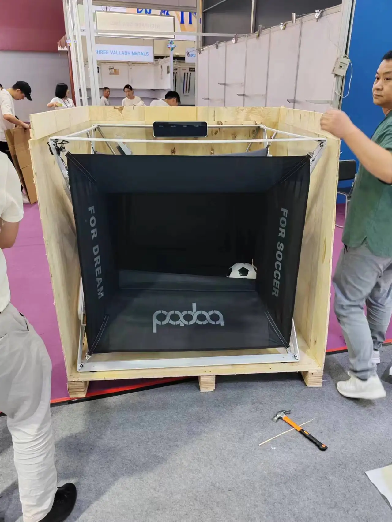 Hotsale fitness automatic soccer game football launcher machine gym fitness club/ school equipment/teenagers/children