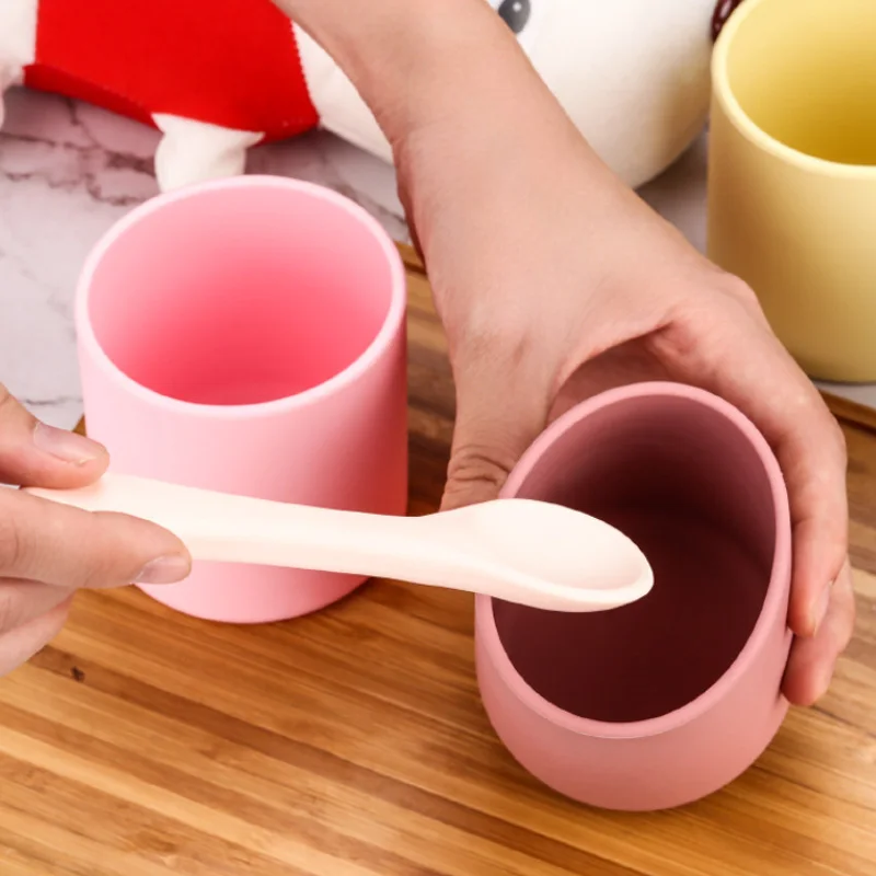 baby training cup leak free and reusable straw free of bisphenol A customized environmentally friendly baby cup, silicone cup