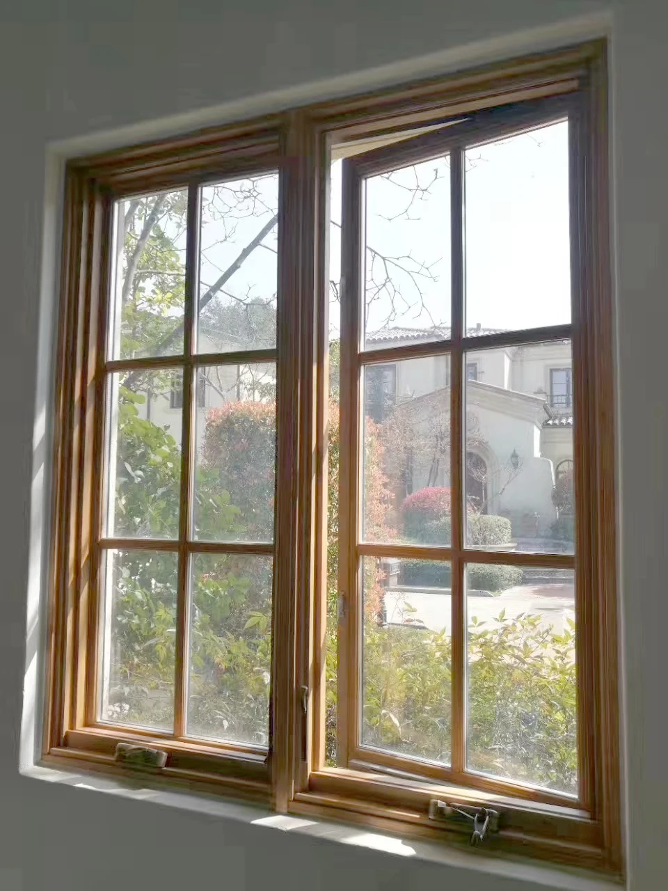 Modern Oak wood aluminum composite window crank out casement window with grill