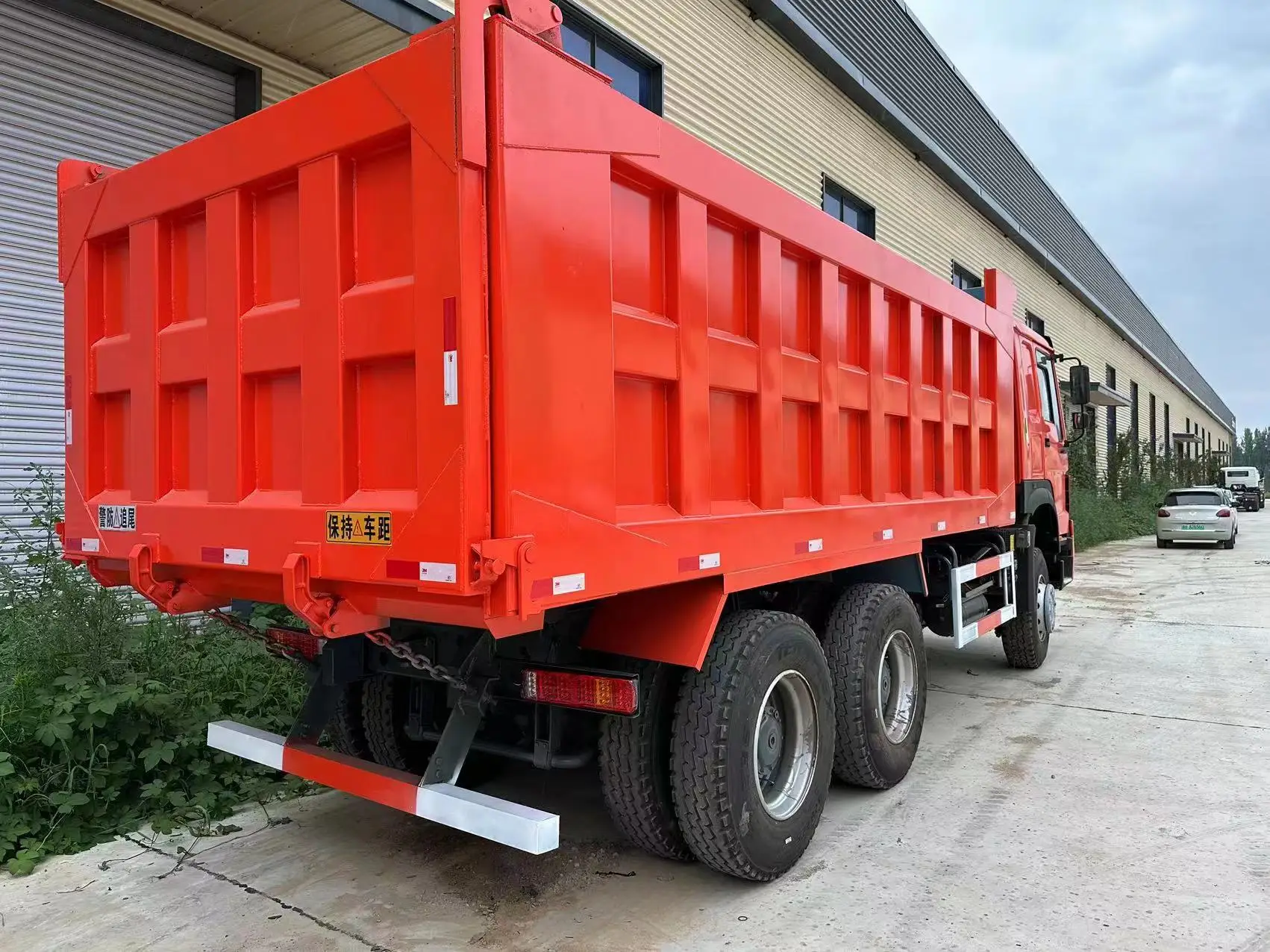 Used howo 12 Wheeler 8x4 Tipper Trucks howo truck Dump Truck For Sale