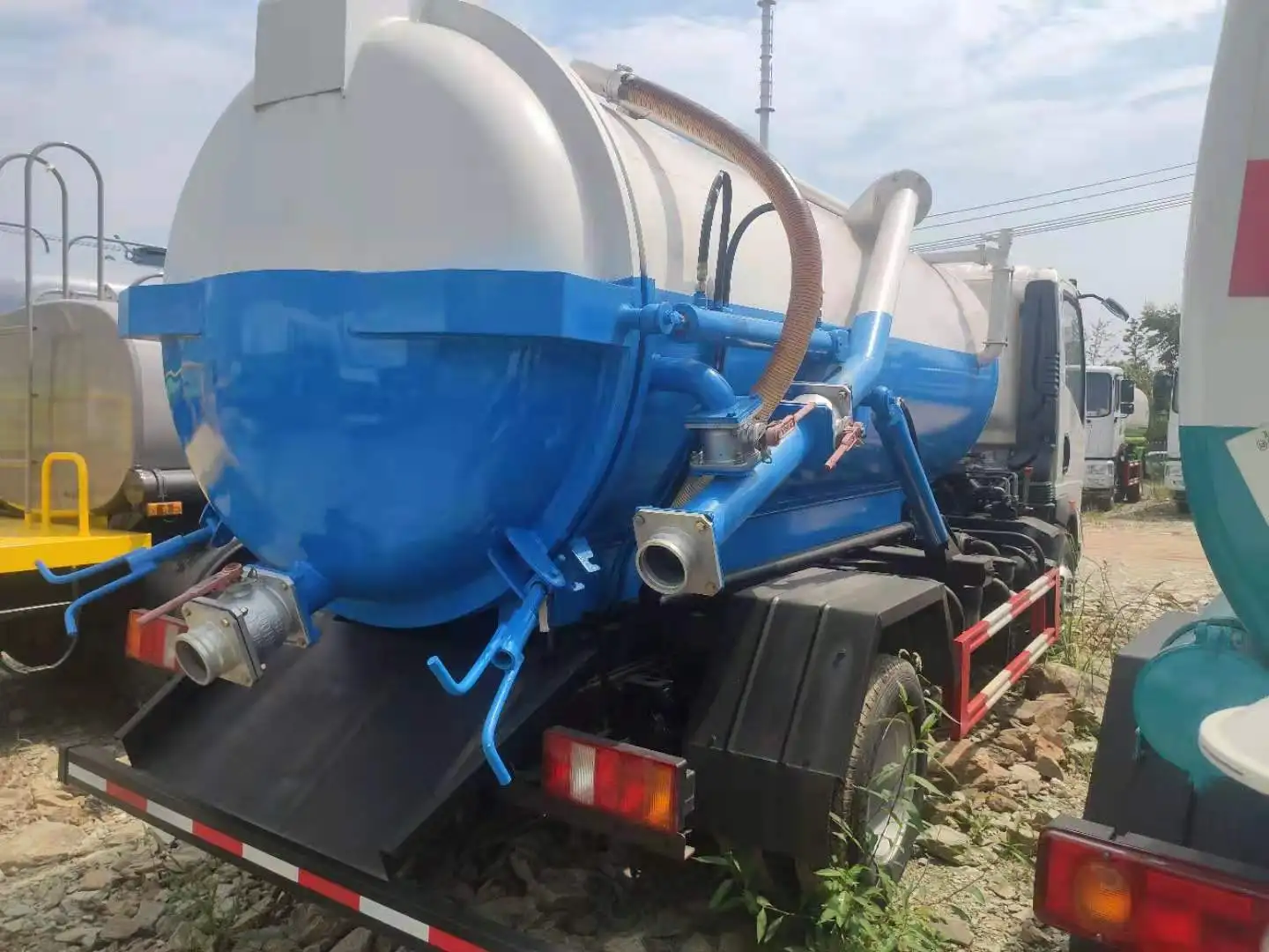 CLW5071GXW3 HOWO 5000L Sewage Suction Truck Stainless steel model