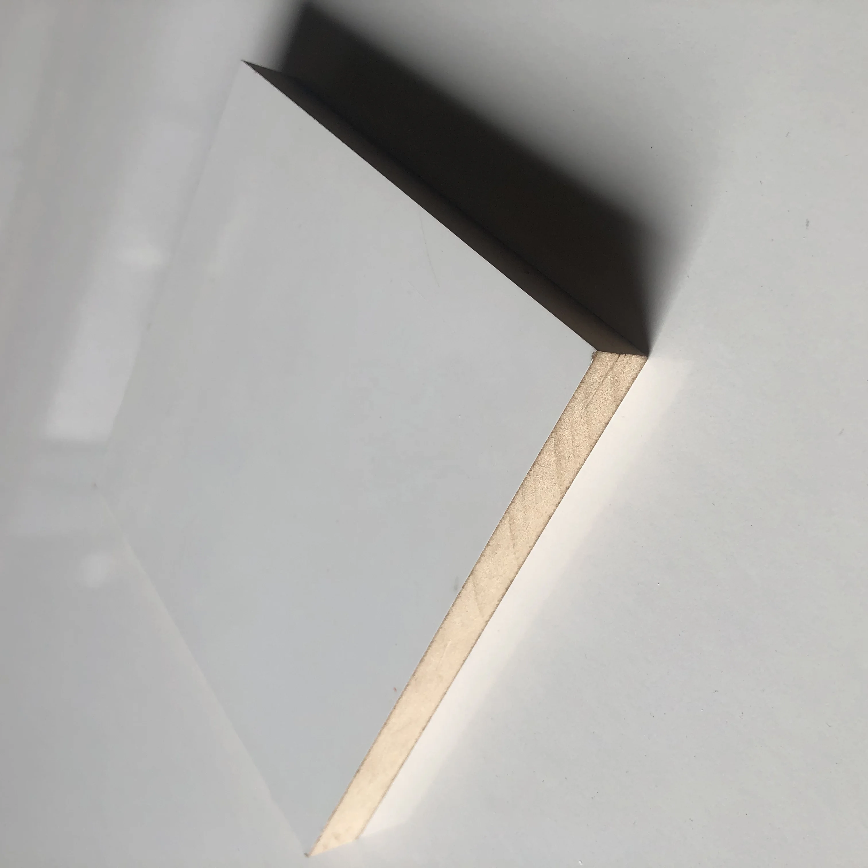 Hot Sale White Melamine Particle Board 9-25mm Chipboard/ Flakeboard/Hemp Particle Board Door Furniture