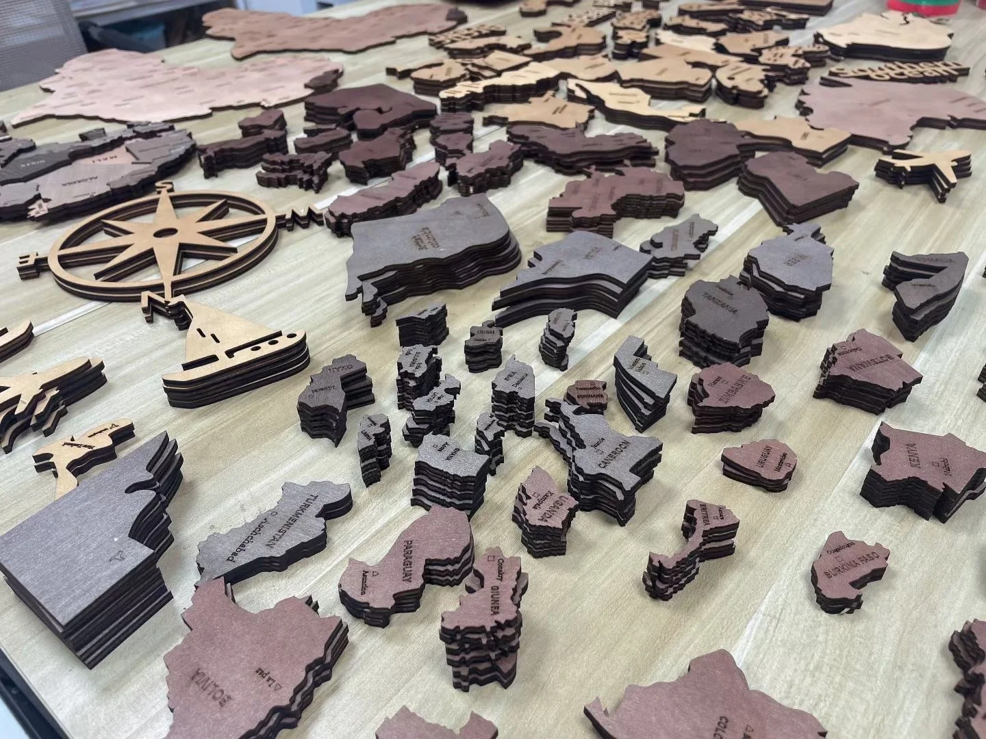 High quality factory direct sale wooden world map wall decoration ornaments