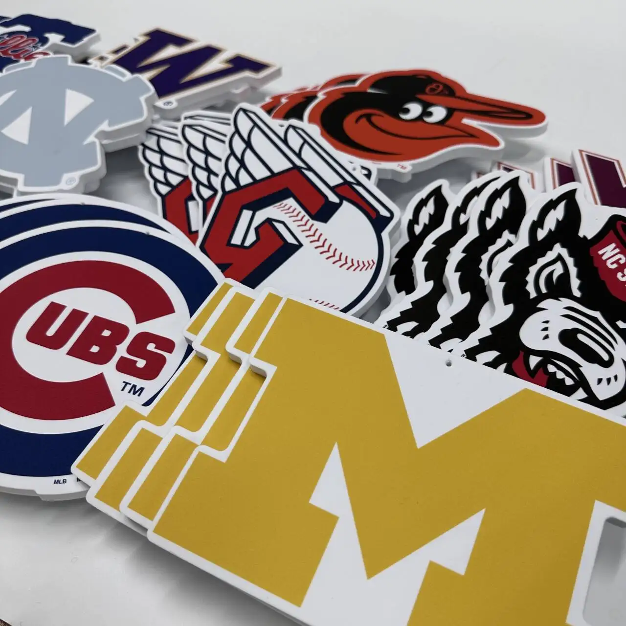 custom basketball 3D Detachable Magnet Via Ring Loop Vibrant Chain High-Density Eva NCAA Fan Chain Necklace Foam With Led Light