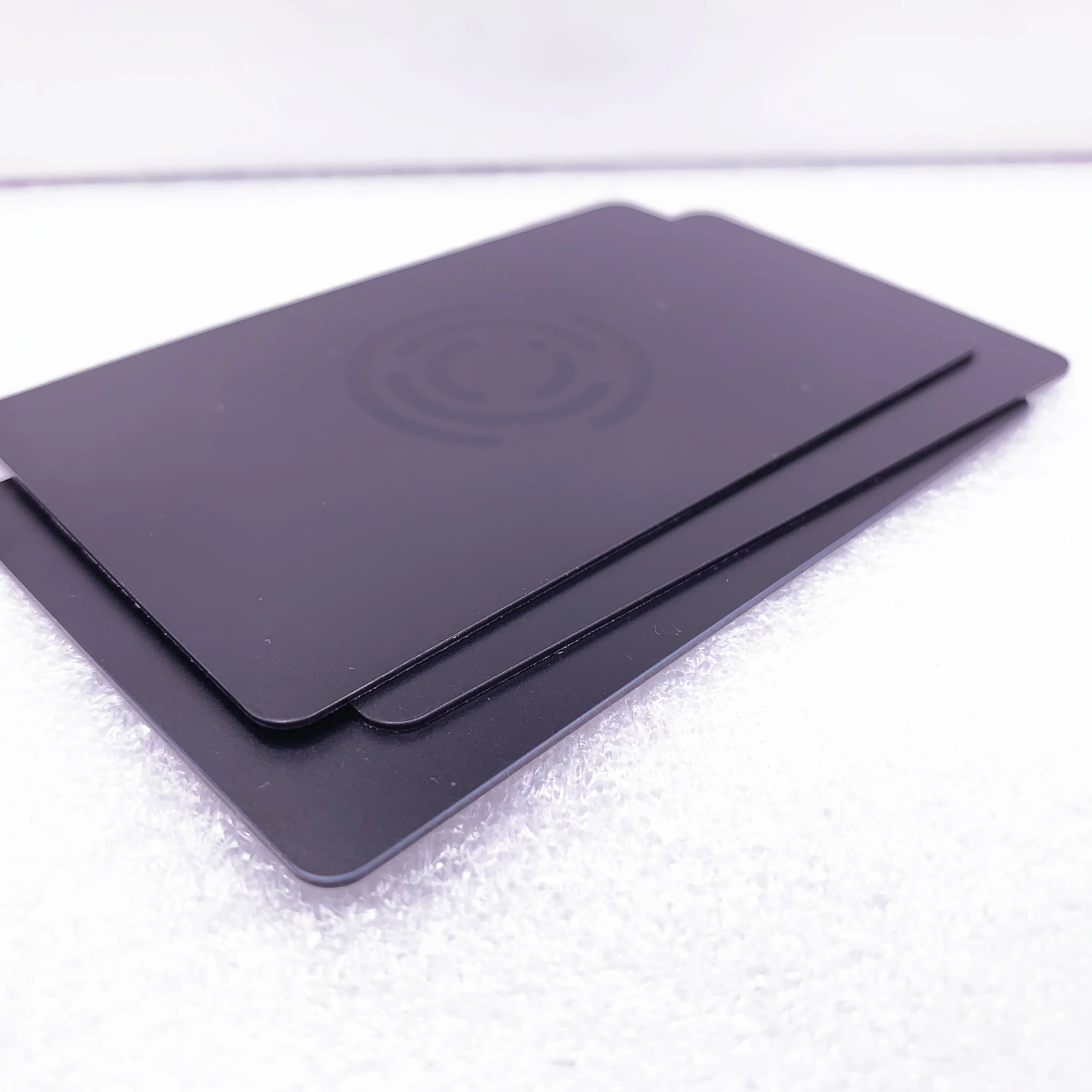  Высококачественная Черная матовая отделка для социальных сетей NFC визитная карточка обмена контактными профилями ссылки на URL с УФ-логотипом и