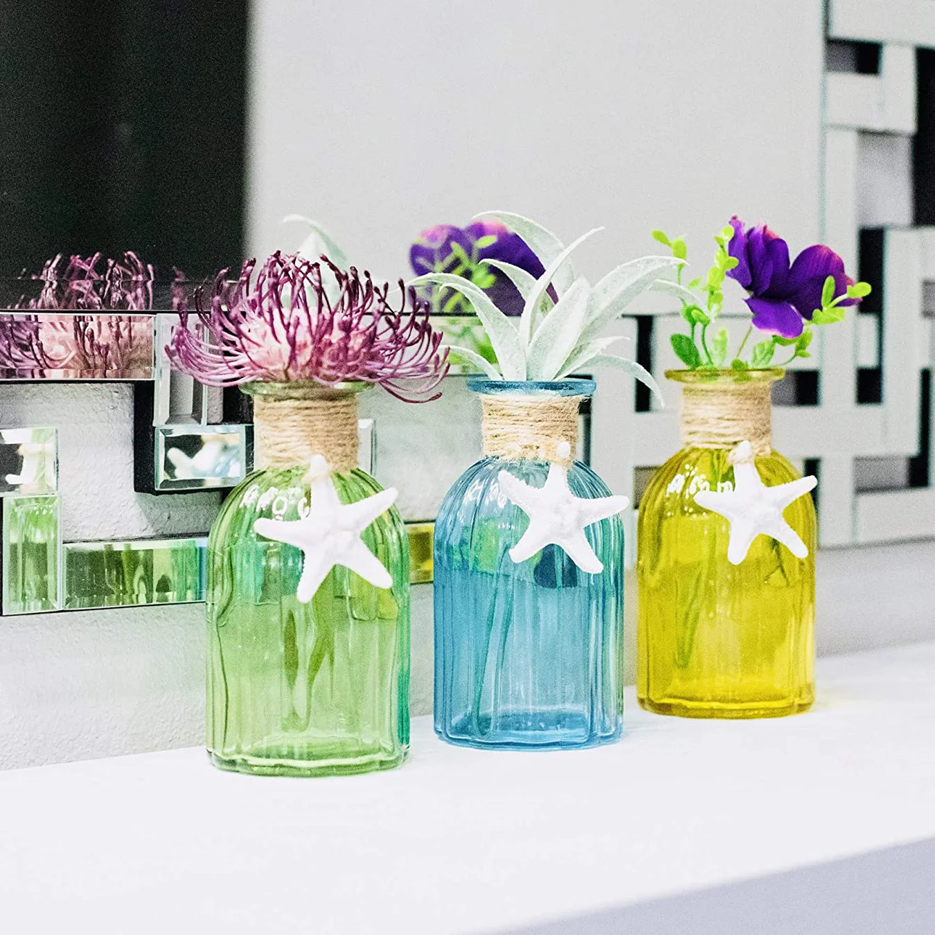 Retro Small Glass Vase Embossed Glass mini Vase small glass bud vase with low price Eco-friendly