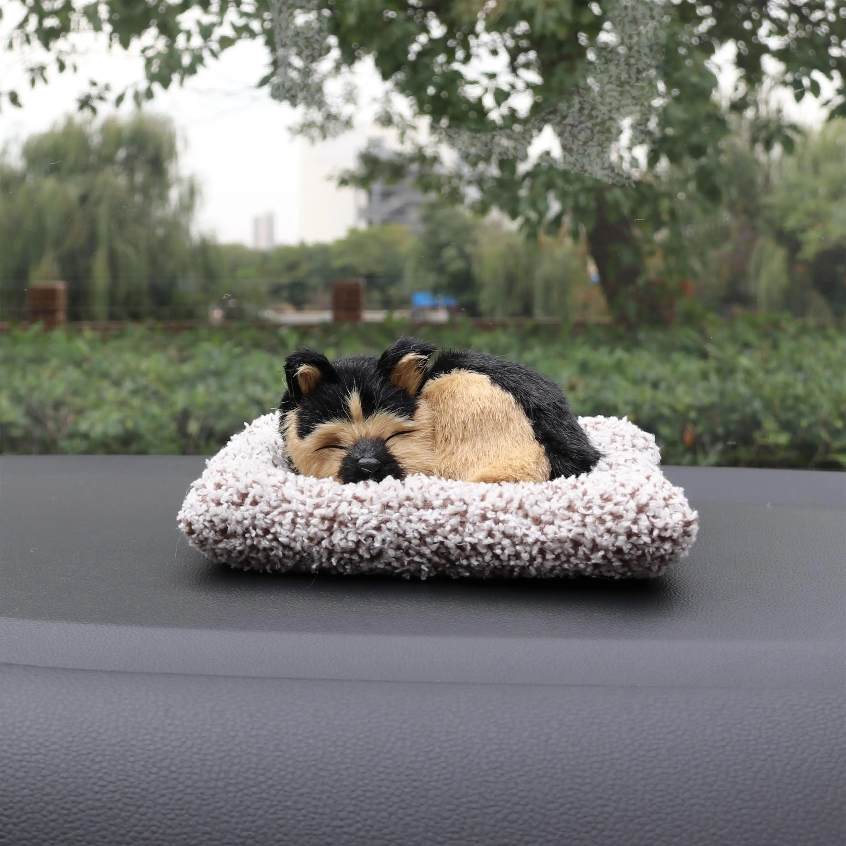 180g Cute Simulation Cartoon Dog Model Anime Design Style Plush Plastic Dashboard Ornament for Car Air Purifier