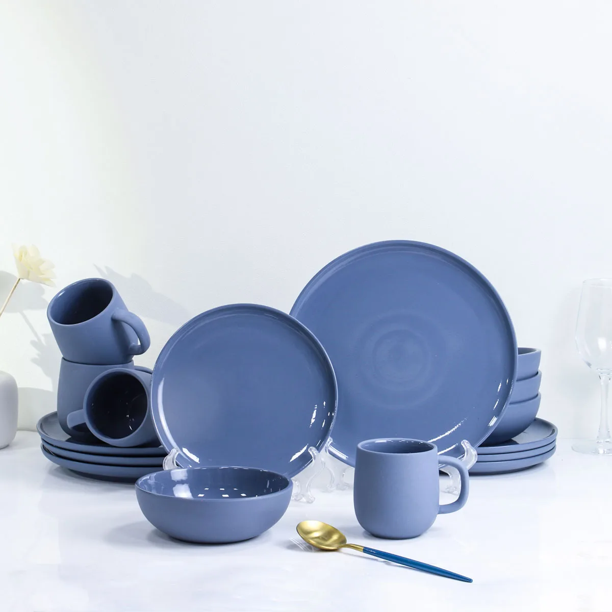 16-Piece Dark Blue Modern Design Stoneware Ceramic Dinnerware Set with Mug for 4 Sustainable Home Kitchen Christmas Tableware
