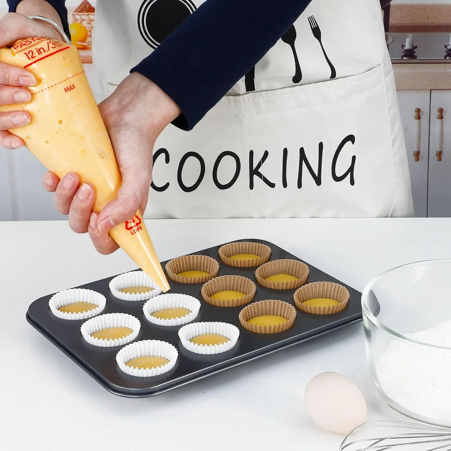 Guangzhou baking supplies disposable cupcake papers baking moulds white cupcake wrappers