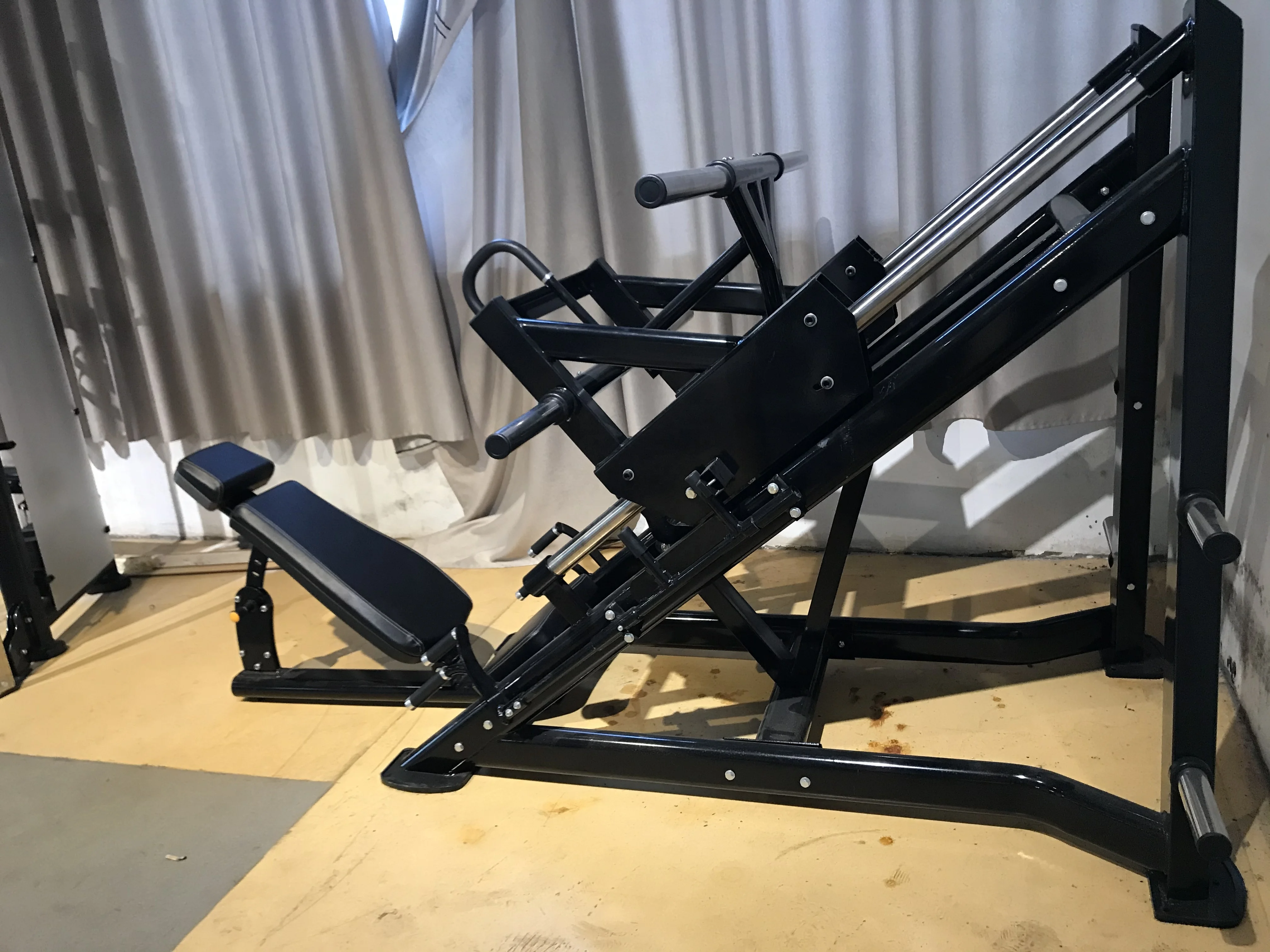 Commercial Iso Lateral Linear Hack Squat Ultimate Seated Strength Hack Squat 45 Degree Leg Press Trainer Plate Loaded Machine