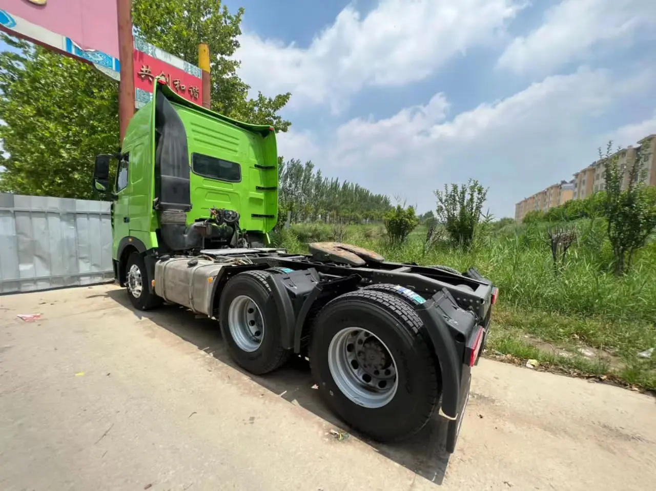 China Heavy Refurbished Used Sinotruk Howo 375HP 6x4 Diesel Left Hino Tractor Truck for sale