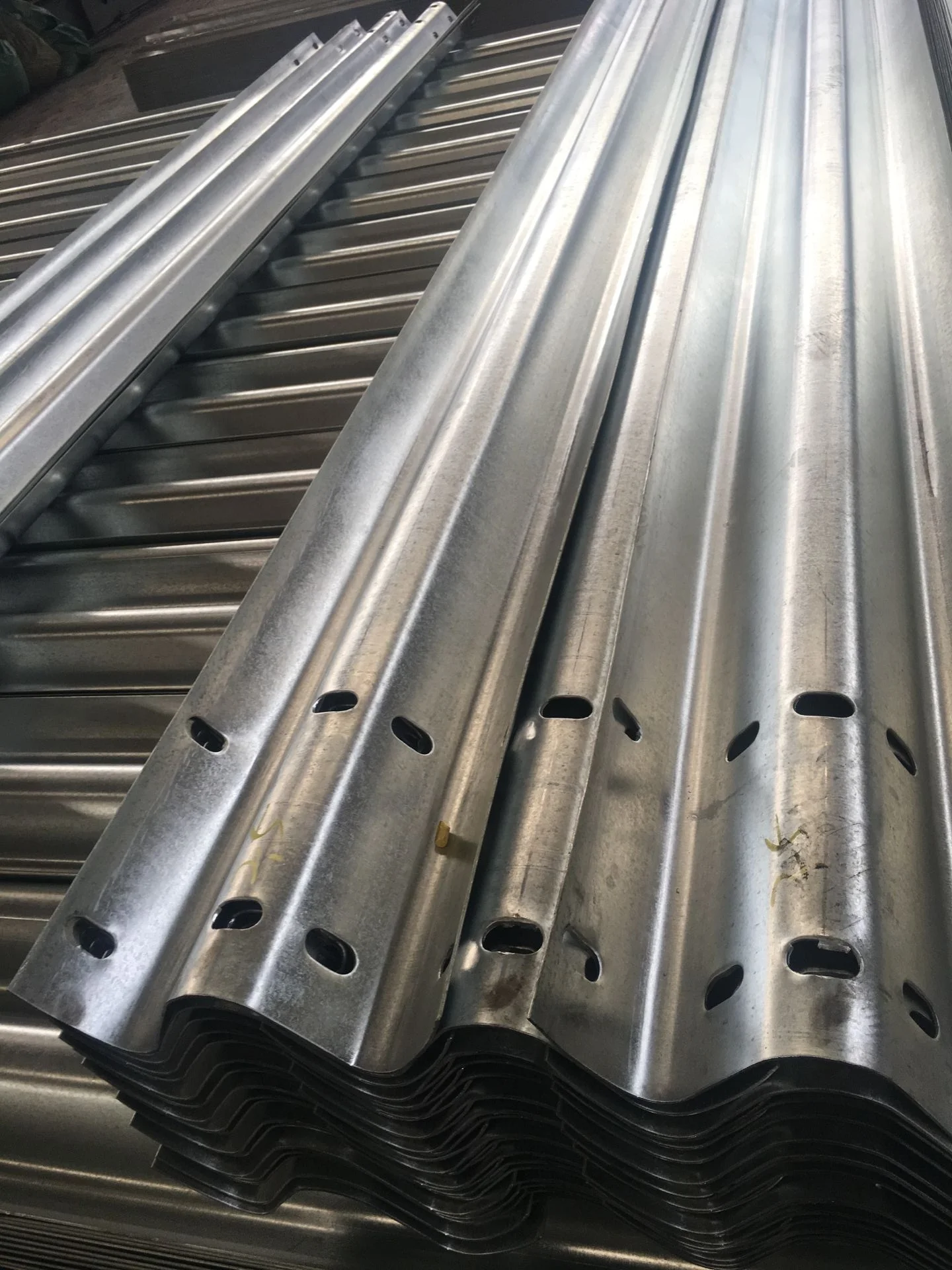 High quality roadway safety  standard thickness w-beam guardrail weight per foot