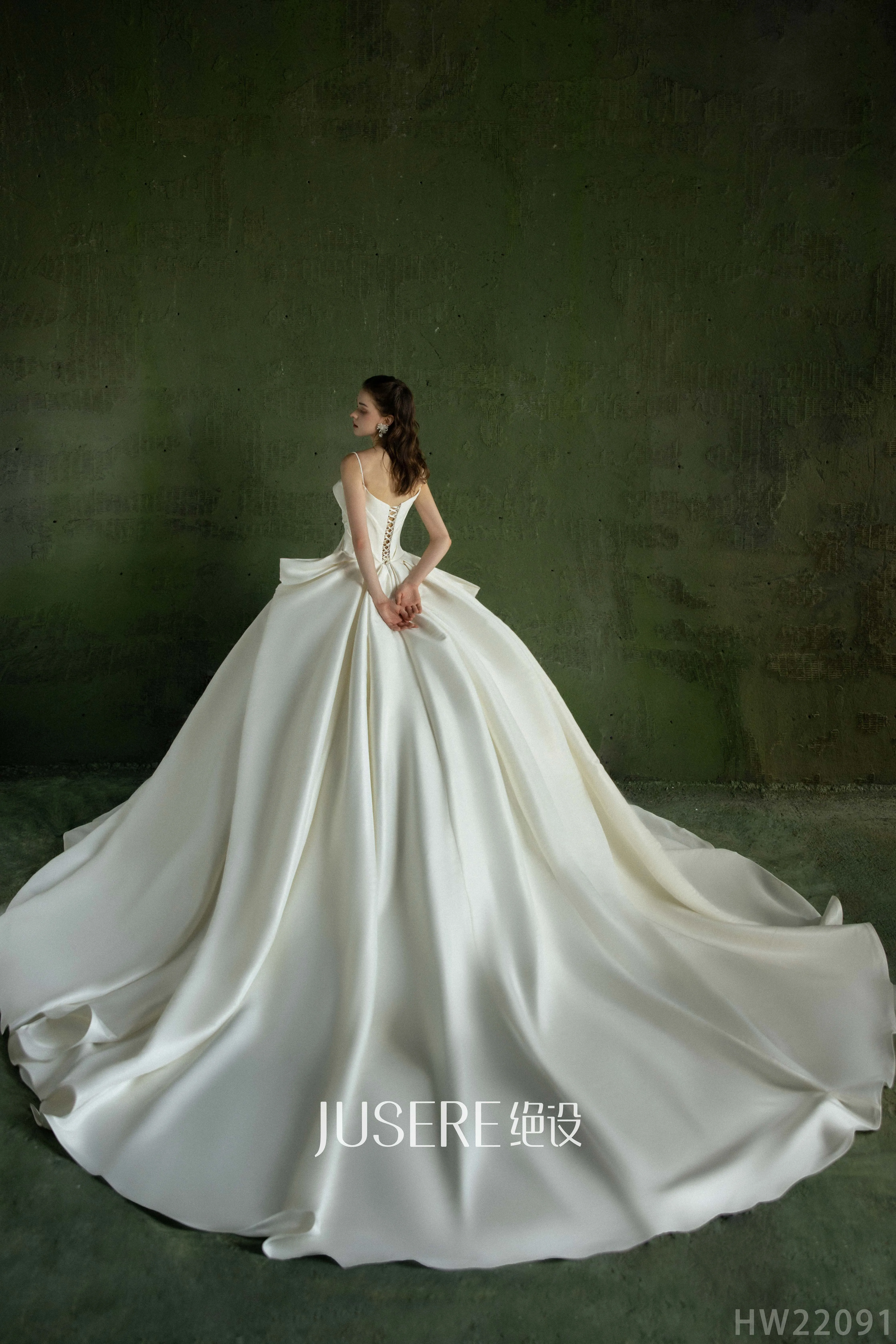 New collection spaghetti strap pleats bodice heavy beads ball gown wedding dress elegant satin bridal gown