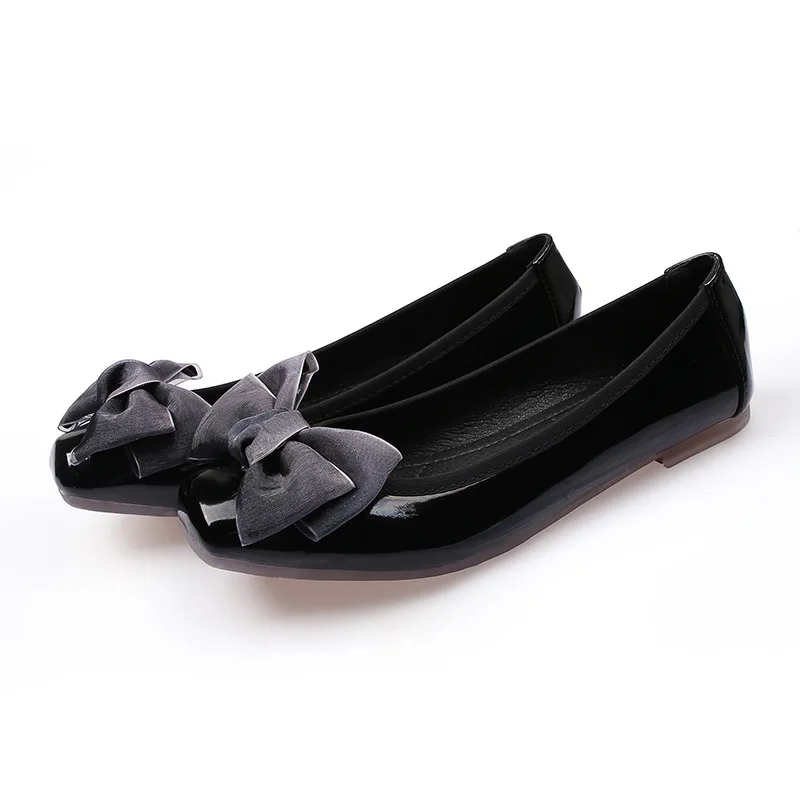 Wholesale Korea style ladies flat leather casual shoes soft walking shoes large size comfortable women fashion shoes