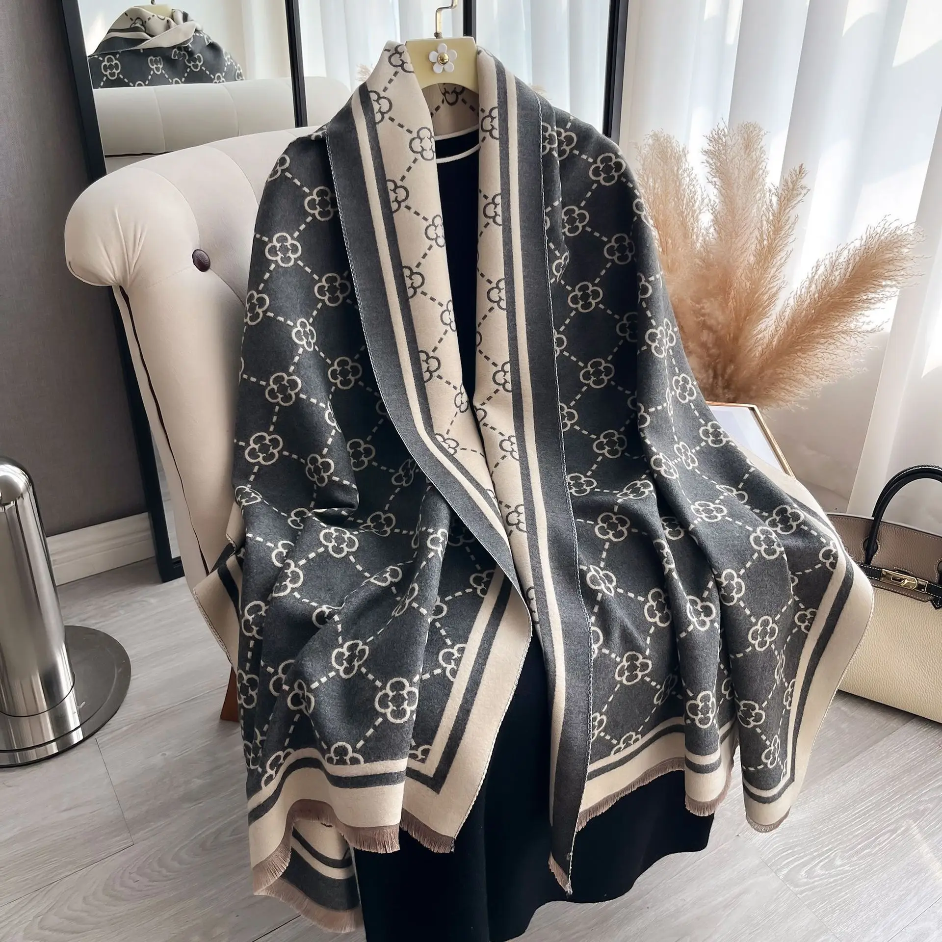 Korean version Custom OEM n Fancy Stoles Plain Tassel Cashmere Scarf Cotton Printed Beach Towel Jacquard Shawls for Wome