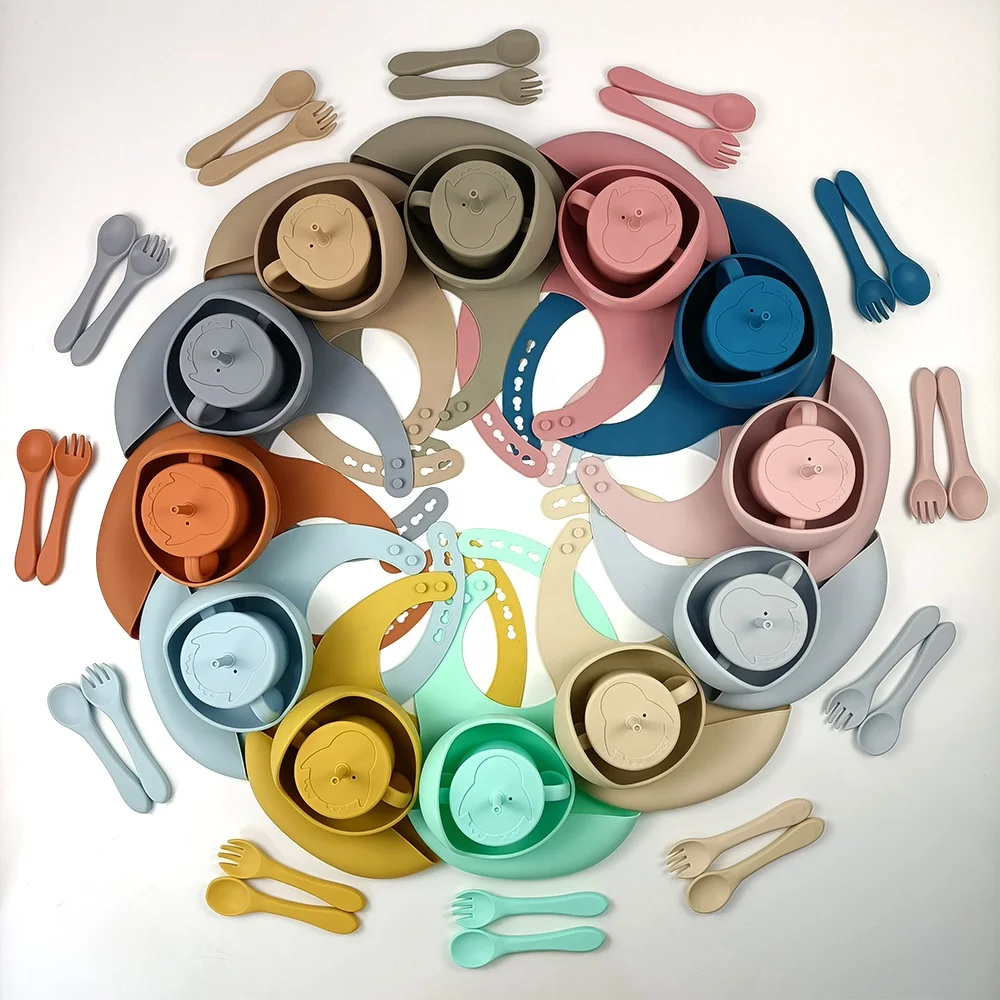 Custom Logo BPA Free Silicone Material Infant Feeding Set Food Grade Toddler Tableware Suction Plate With Cutlery Bebe Babero