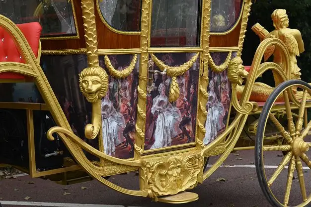 Electric power air conditioning heater system horseless carriage stagecoach