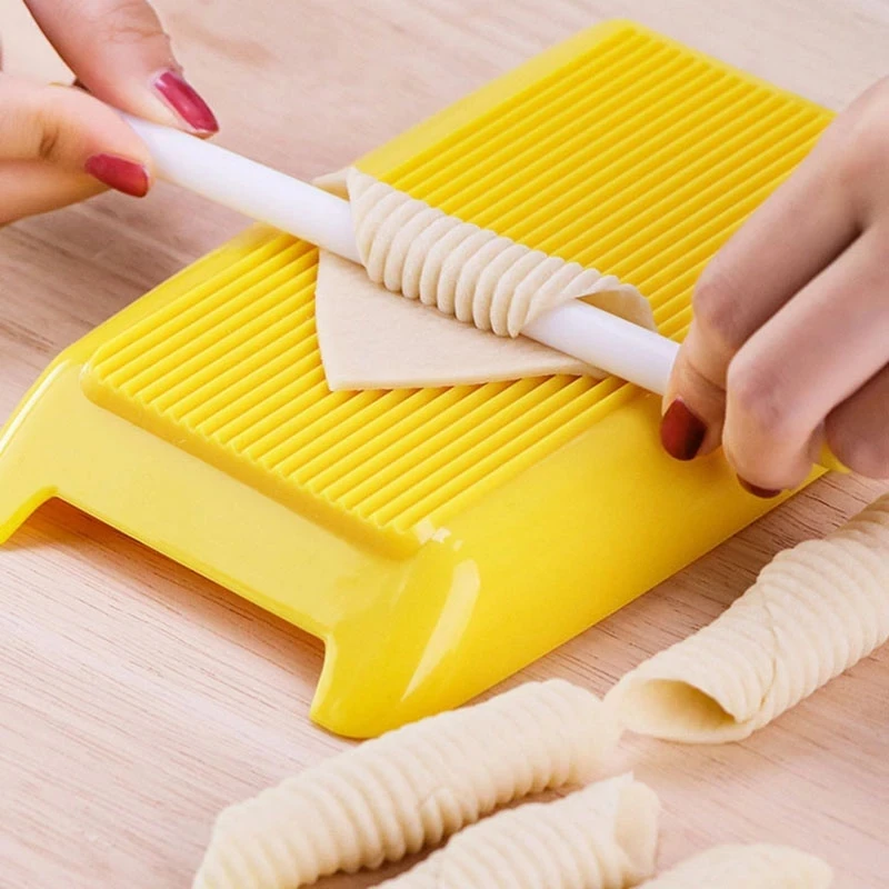 3 in 1 Plastic Garganelli Board and Gnocchi Stripper Gnocchi Board  with Rolling Pasta Maker
