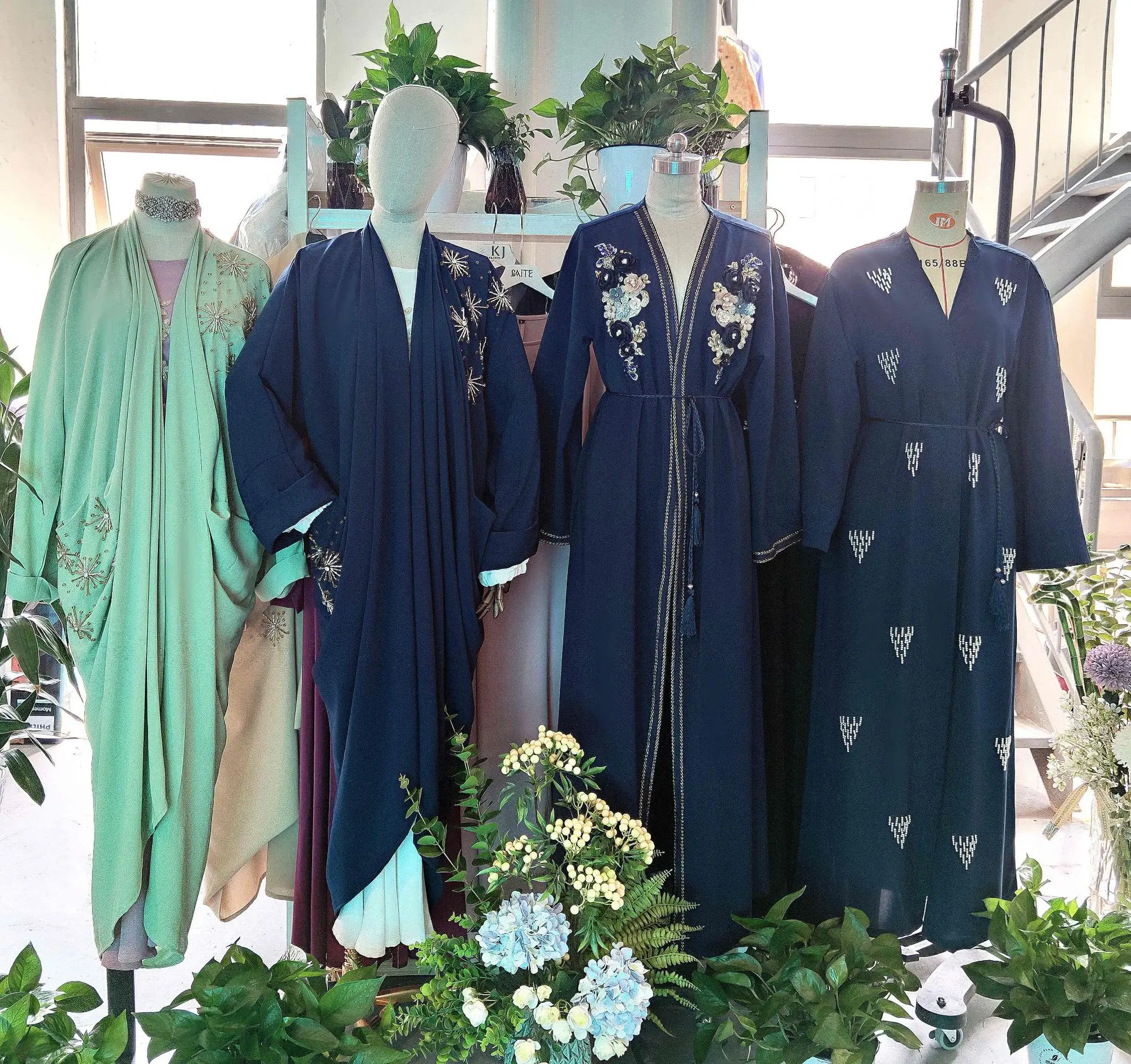 SIPO EID Dubai Abaya Wholesale Beading And Embroidery Design Linen Fabric Abaya Dubai Islam Clothing