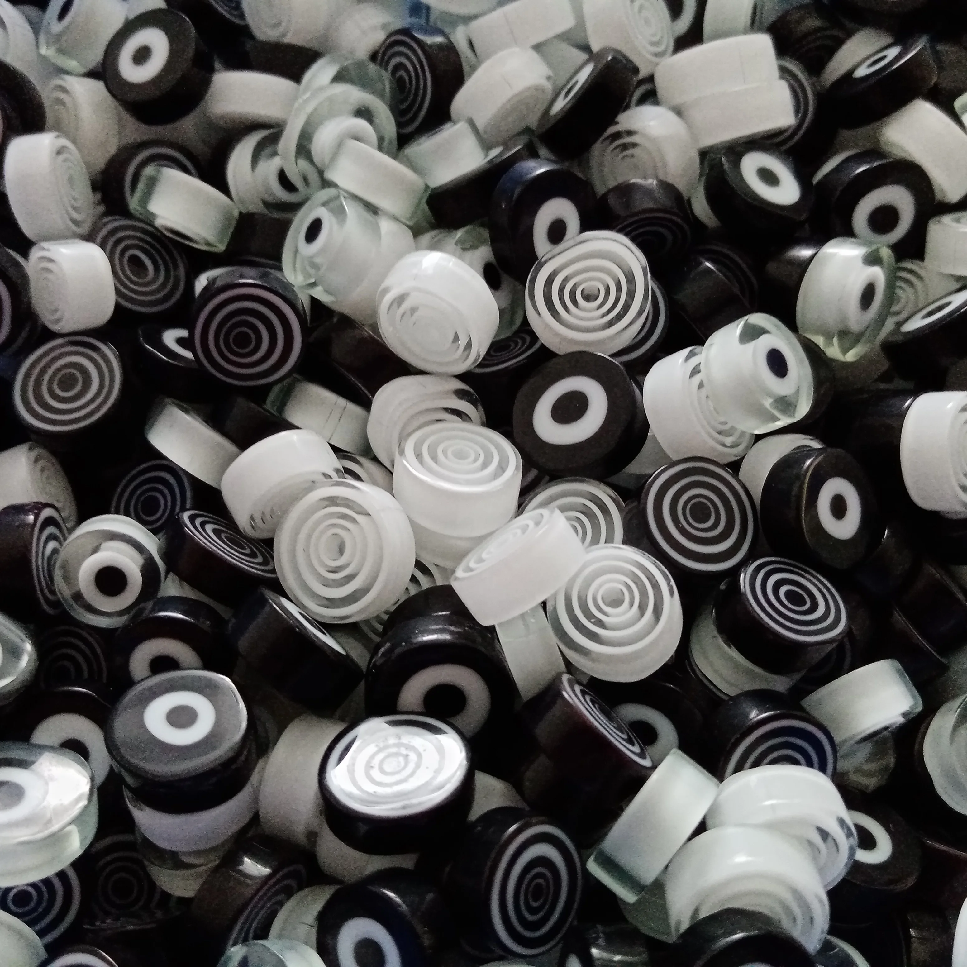 Черный глаз и белый круг без отверстия смешанный мильлефиори ломтик для мозаики