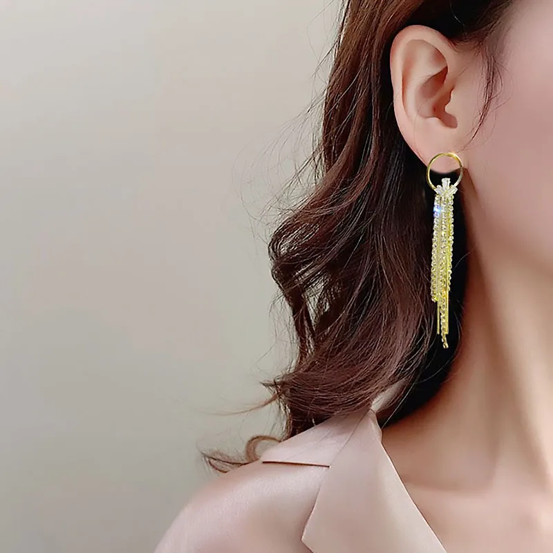 
New style tassel chain long tassel rhinestone chandelier pendant earrings gold glittering crystal tassel earrings 