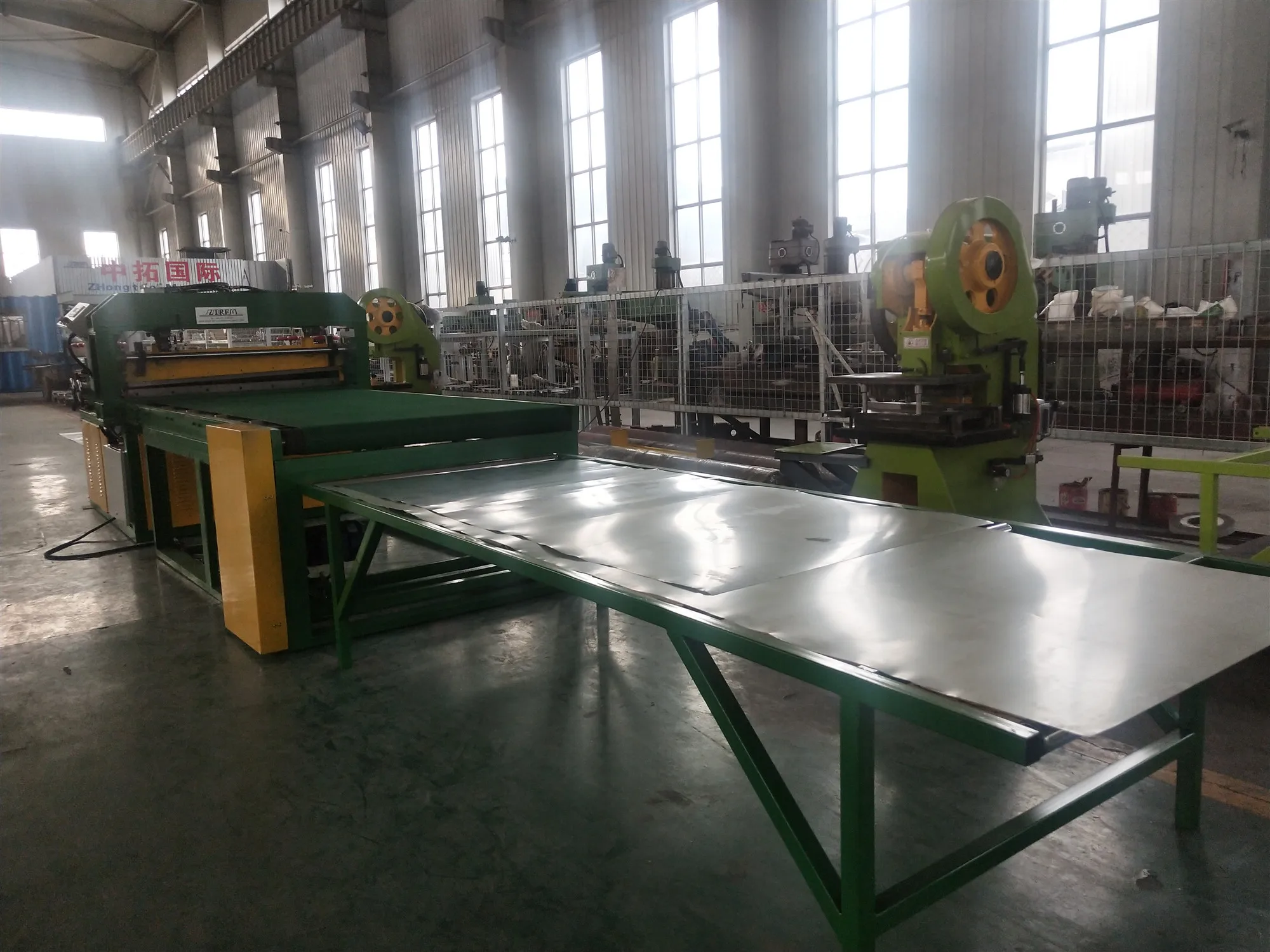 Indonesia popular drum horizontal barrel round wave roofing sheets profiling machine
