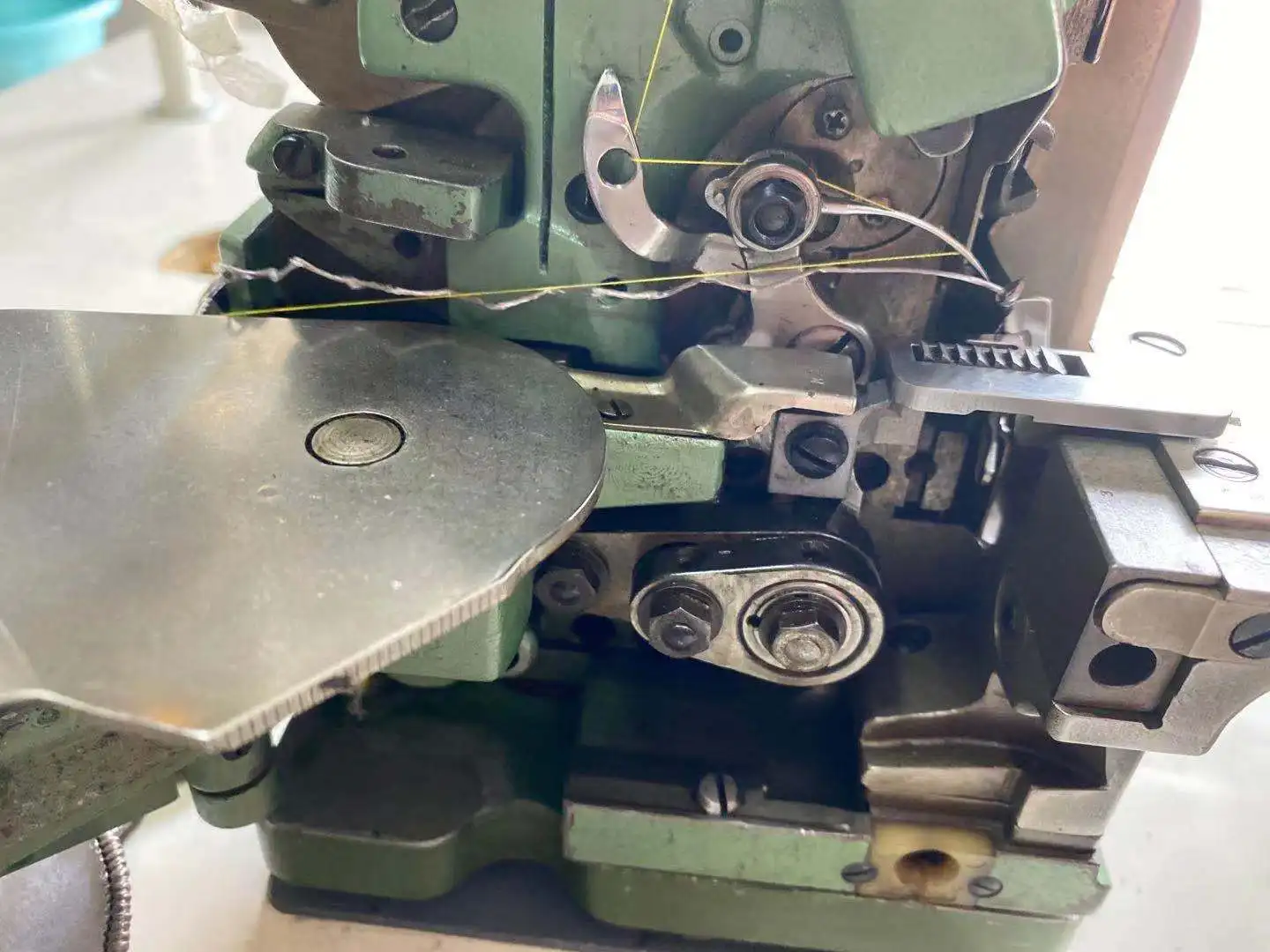 Secondhand merrow MG-3D arm badge armband shoe overlock machine Epaulet embroider machine