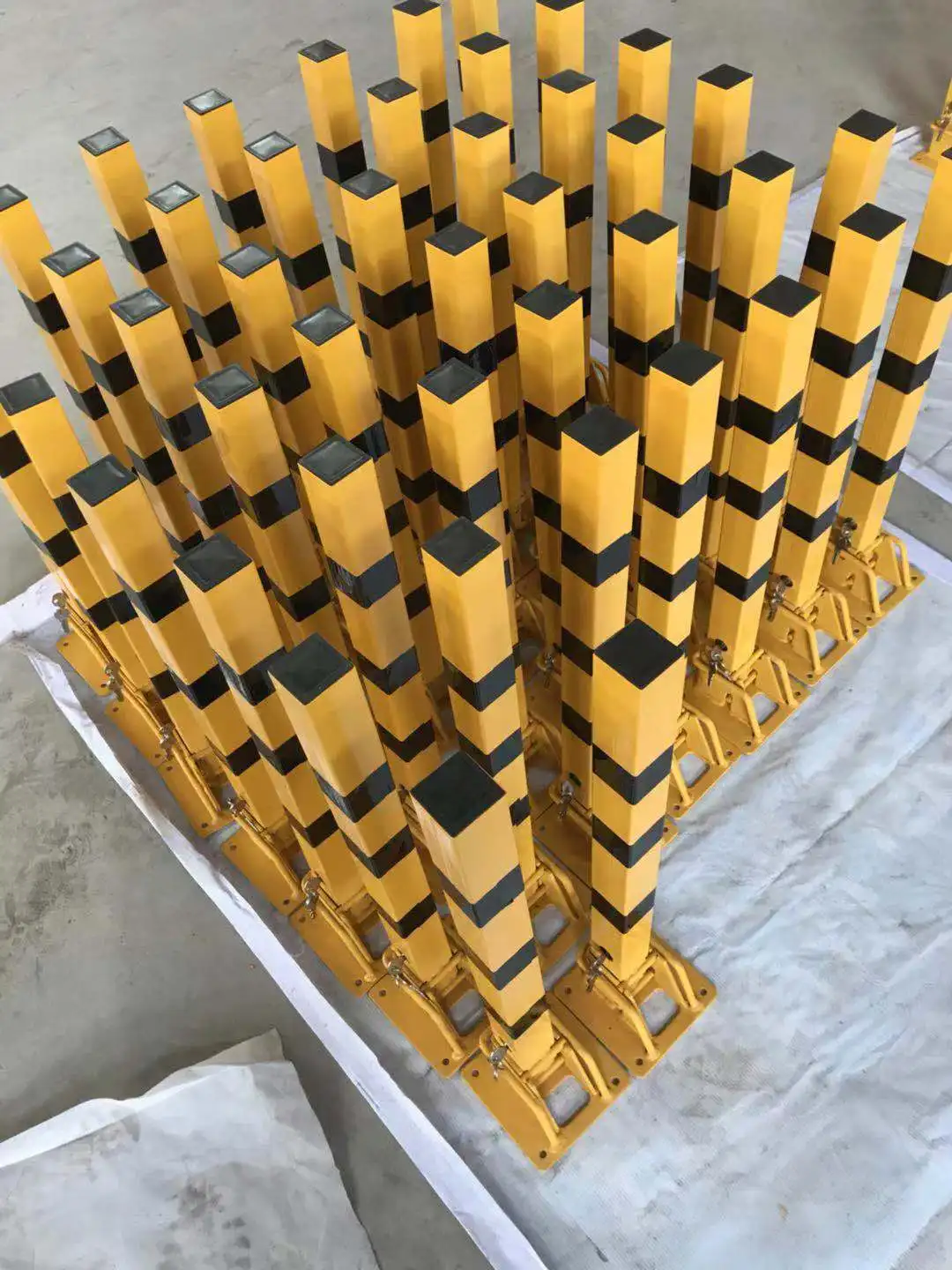 
150x600MM Car Parking Space Lock Folding Parking Barrier Bollard with Straight Post 