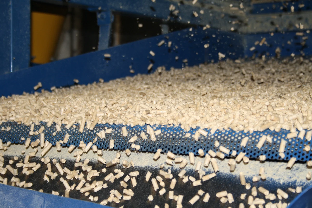 Качественные древесные гранулы 6 мм-8 мм для продажи, онлайн Доставка в евро