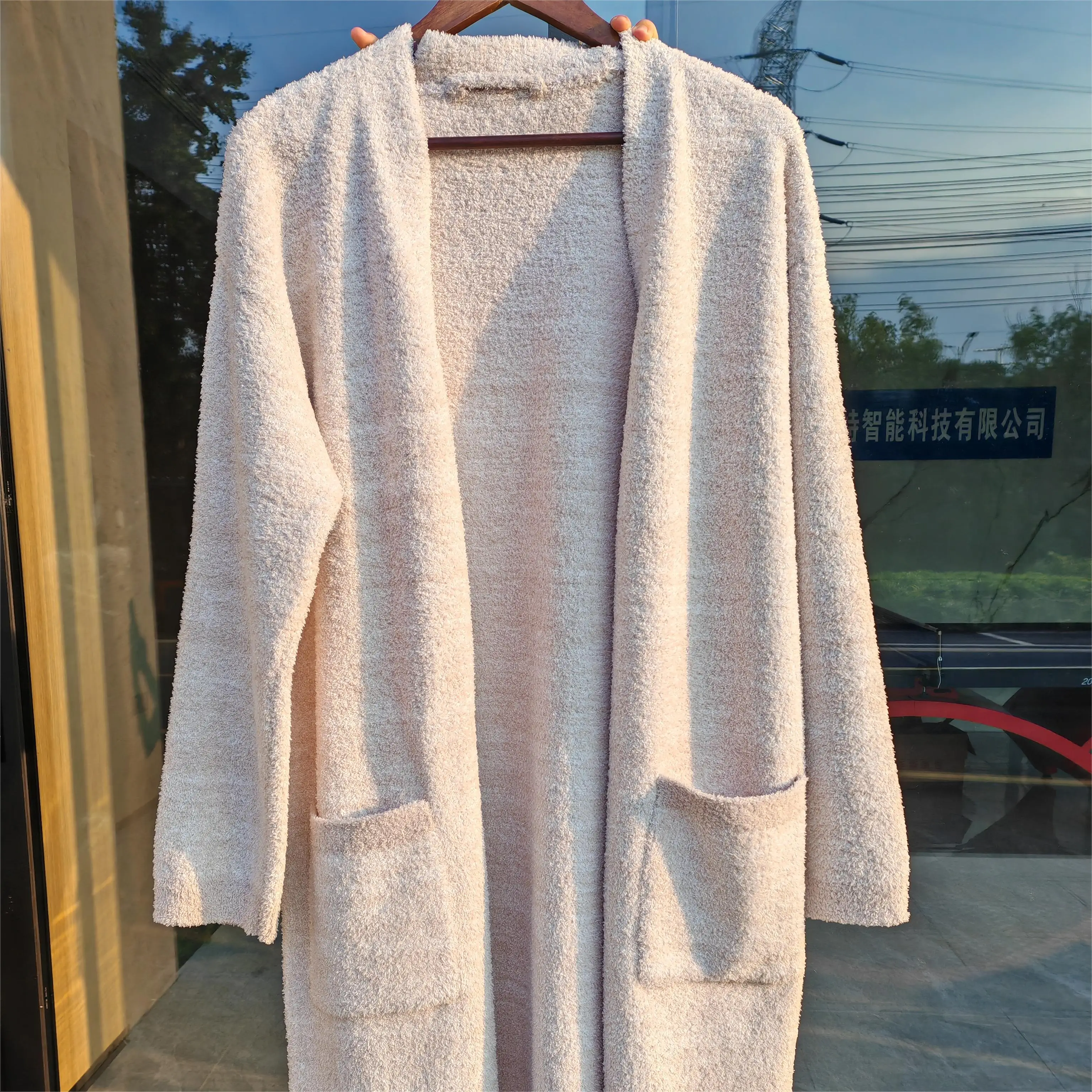 Custom Luxury Hotel Bathrobe Unisex Fluffy Micro Feather Yarn Hooded Winter Pajamas Thick Bath Robes For Men Women