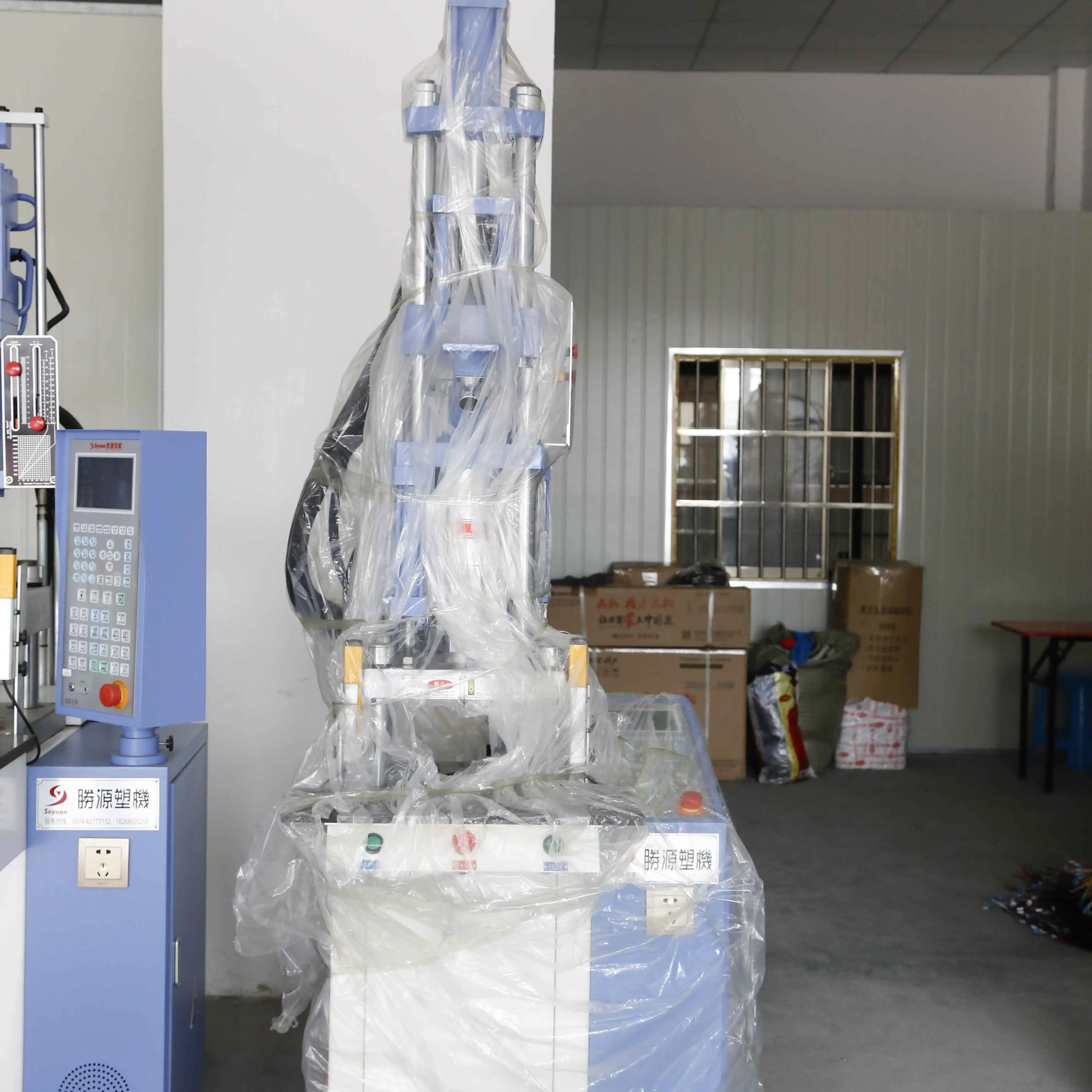 
Vertical plug injection molding making machine made in China 