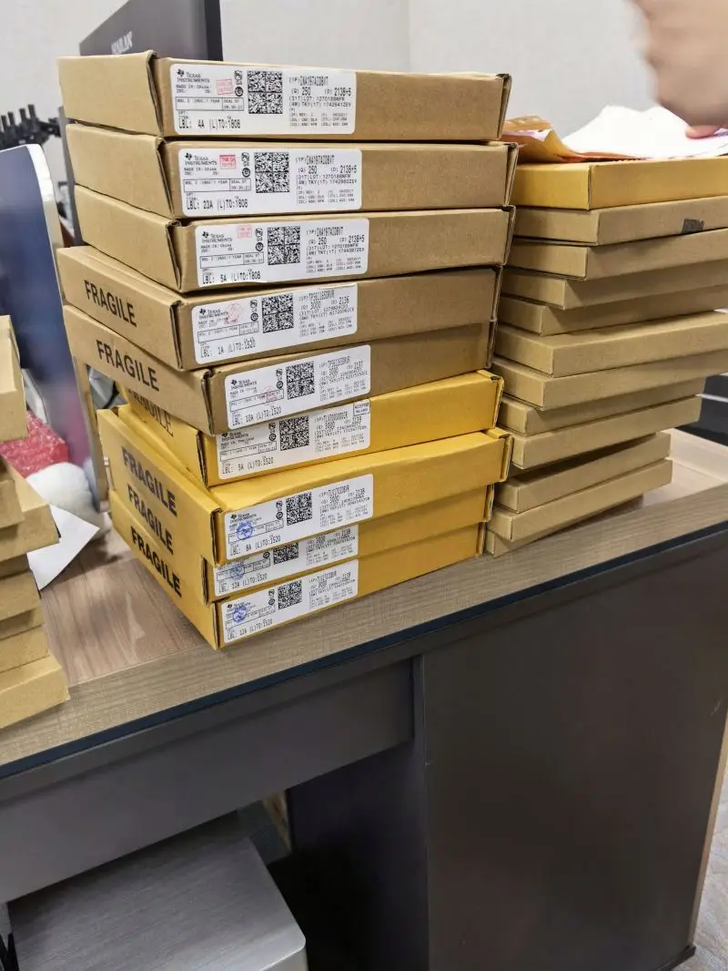 PIC18F65K40-I/PT New And Original MCU TQFP-64 32KB PIC18F65K40