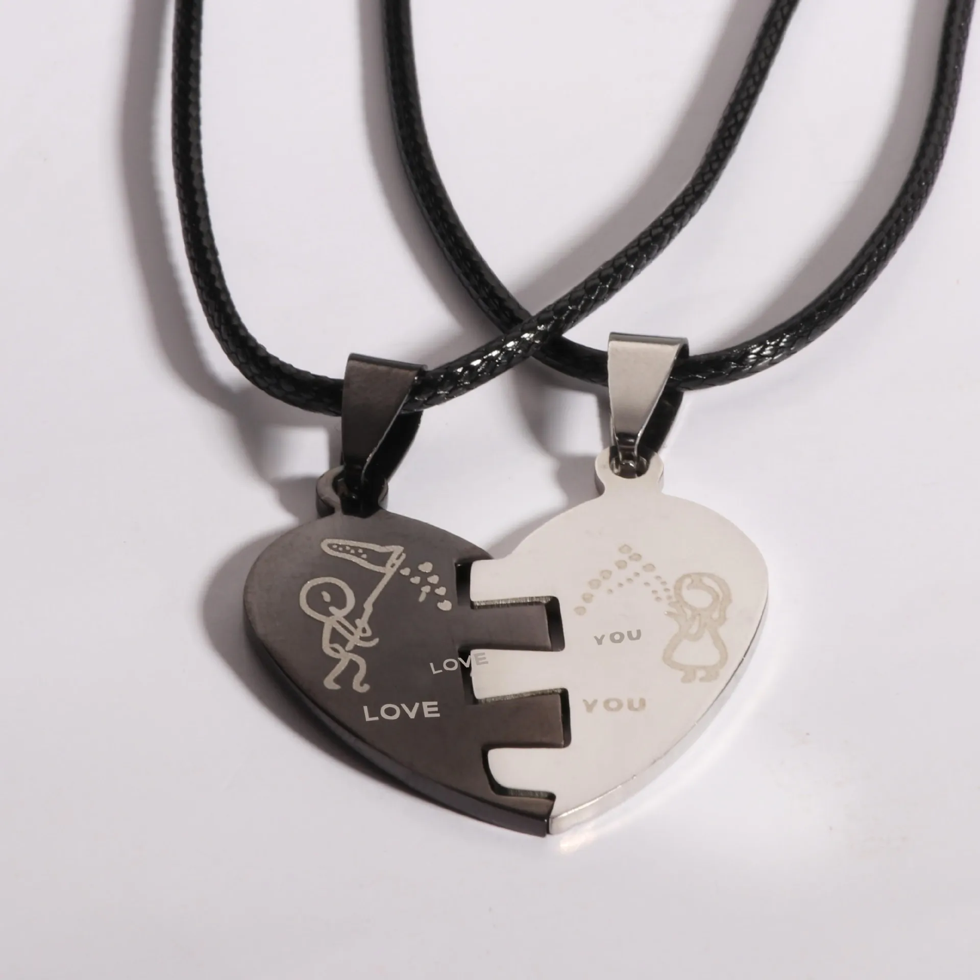 Wholesale Fashion Gold Silver Black Heart Couple Necklace Stainless Steel Magnetic Necklaces For Couples