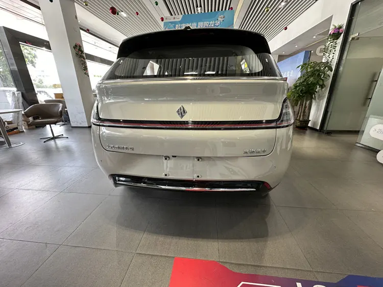 Cheap  Wuling baojun Cloud 360km range 2WD 5 seat hight speed electric car baojun Cloud new energy car