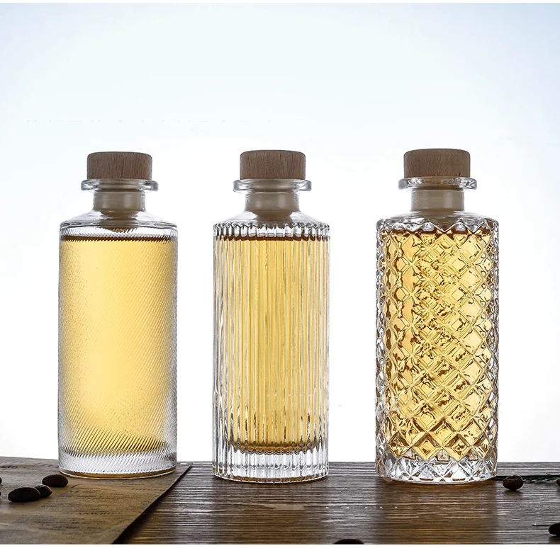 Wholesale Refillable Home Fragrance Essential Oil Aroma Reed Diffuser Glass Bottle 200ml Cylinder With Cork