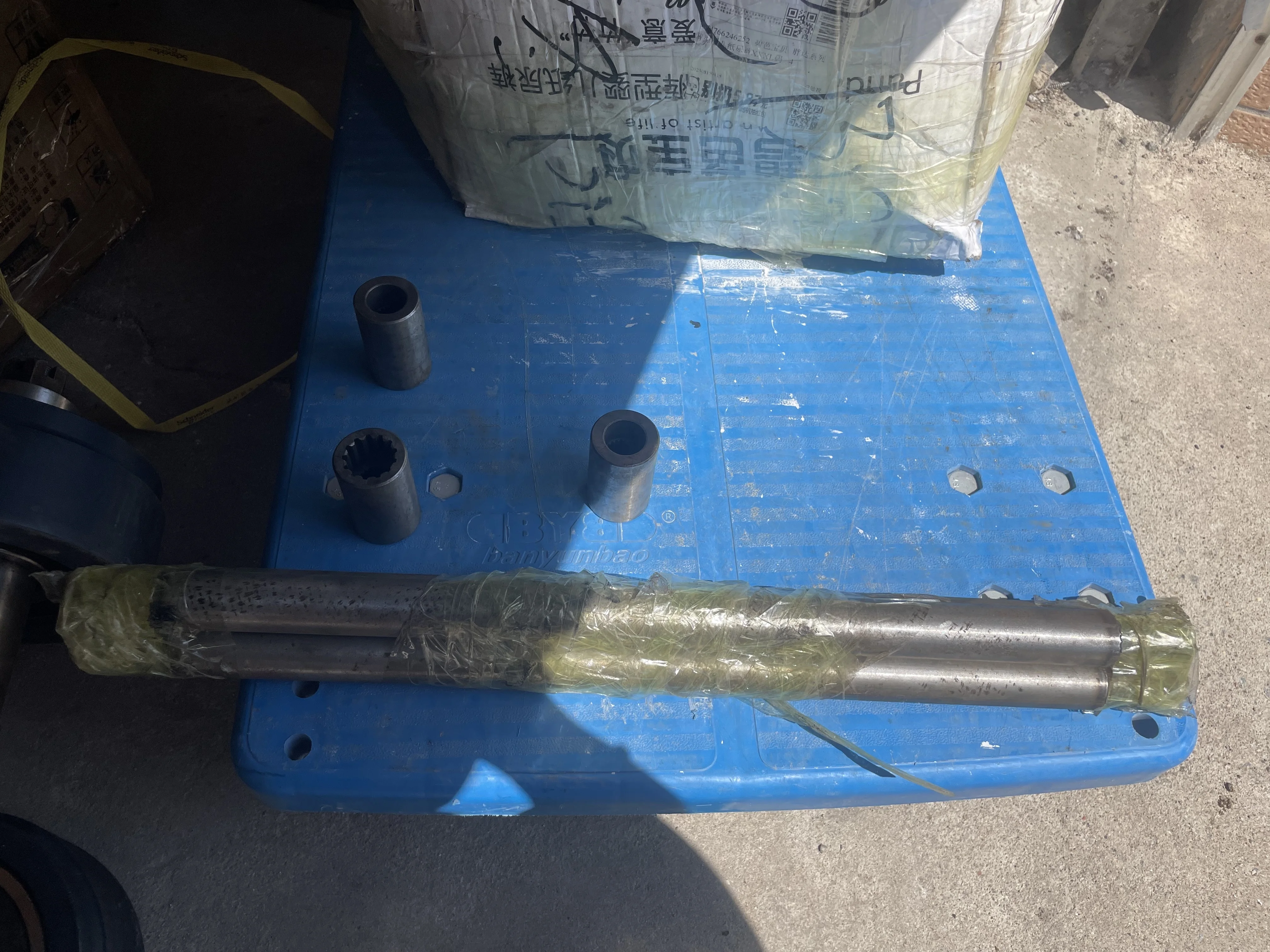 Trolley gear shaft and coupling