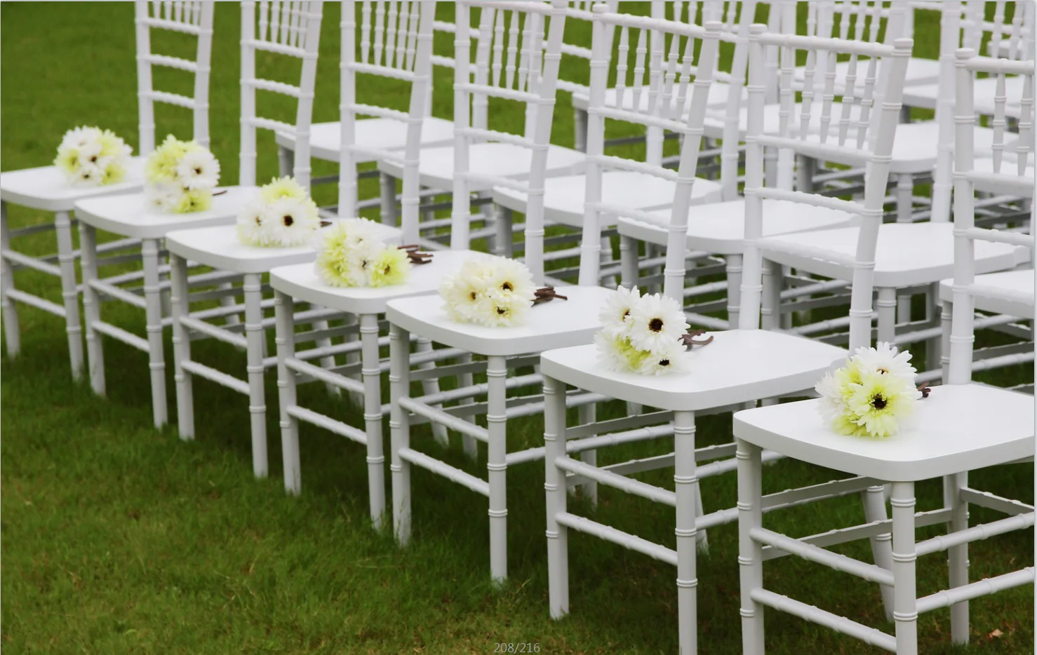 Металлического цвета 17 лет завод пластиковые chiavari стул смолы с подушкой и чехлами для вечеринки