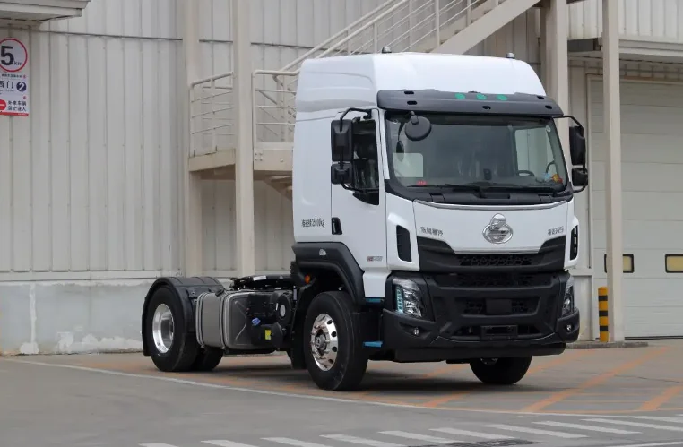 Brand CHENGlONG Truck 4x2 Tractor Truck With Best Price