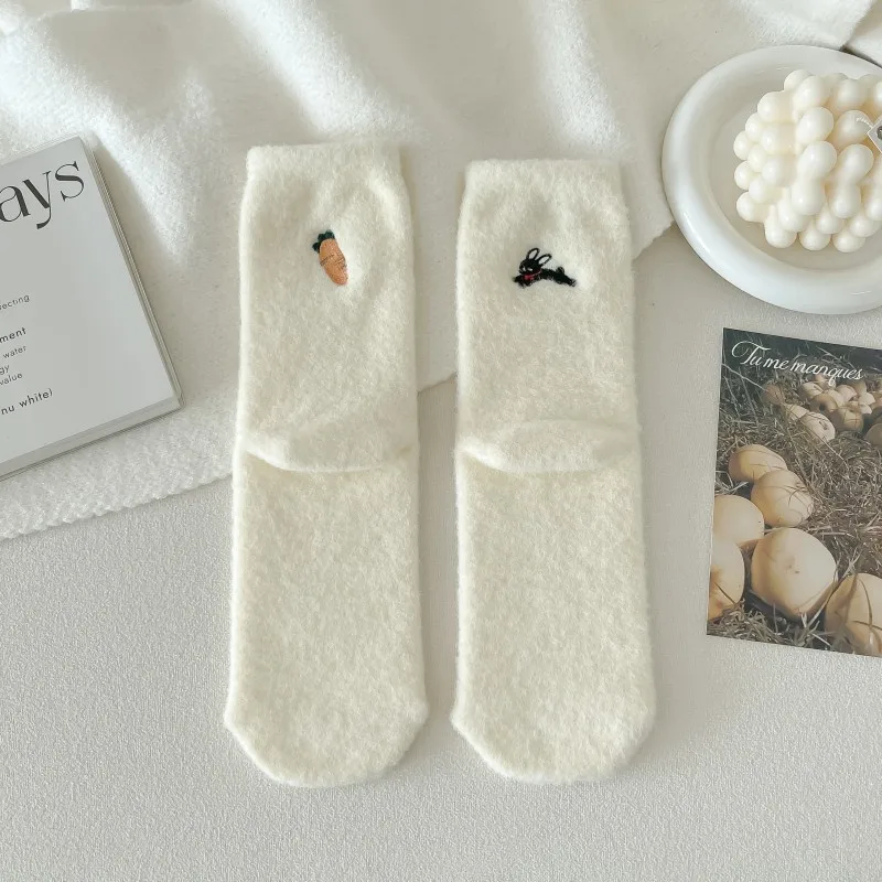 2025 Winter Warm Socks Kawaii Cartoon Animal Dog Bone Cat Fish Rabbit Carrot Giraffe Leaf Embroidery Funny Women Fluffy Socks