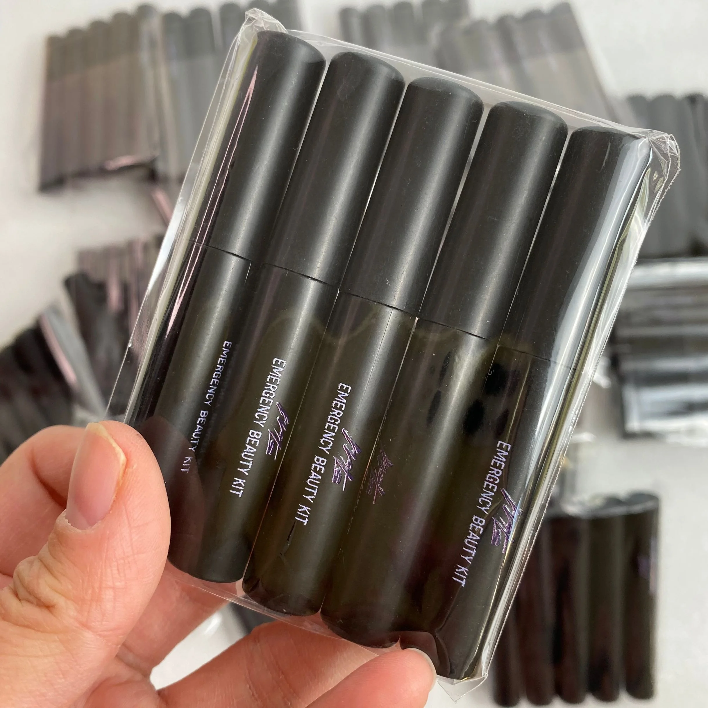 Custom Logo Eyelash glue Waterproof manufacturer Wholesale Adhesive Lash glue For Full Strip Lashes
