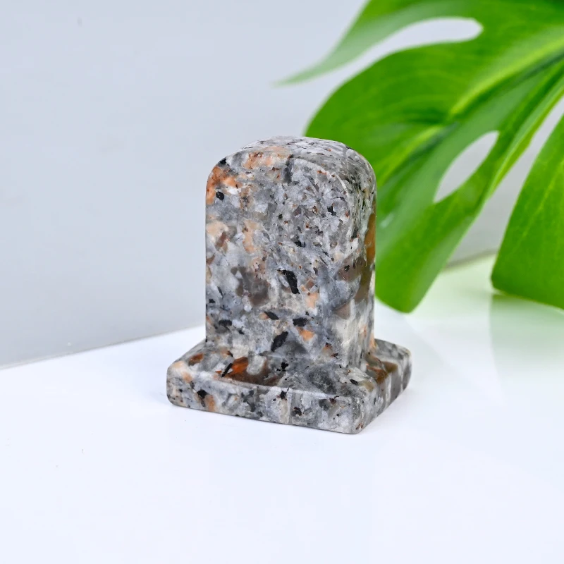 Hot-selling high-quality natural crystal mini tombstone for Halloween gift decoration.