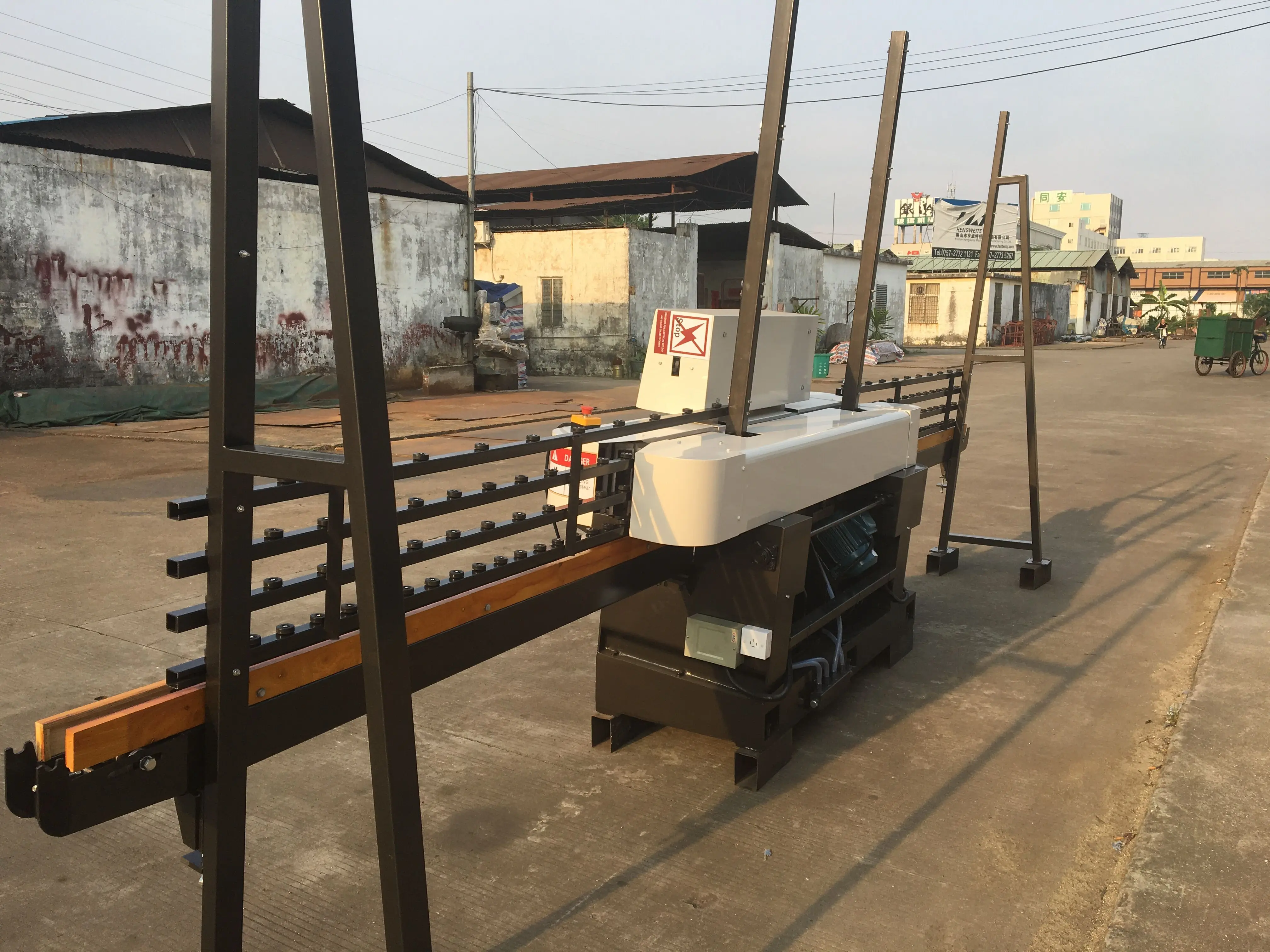 4 Motors Glass Straight-Line Pencil Edging Machine/Round Edging Machine/Flat Edging Machine with Good Polishing