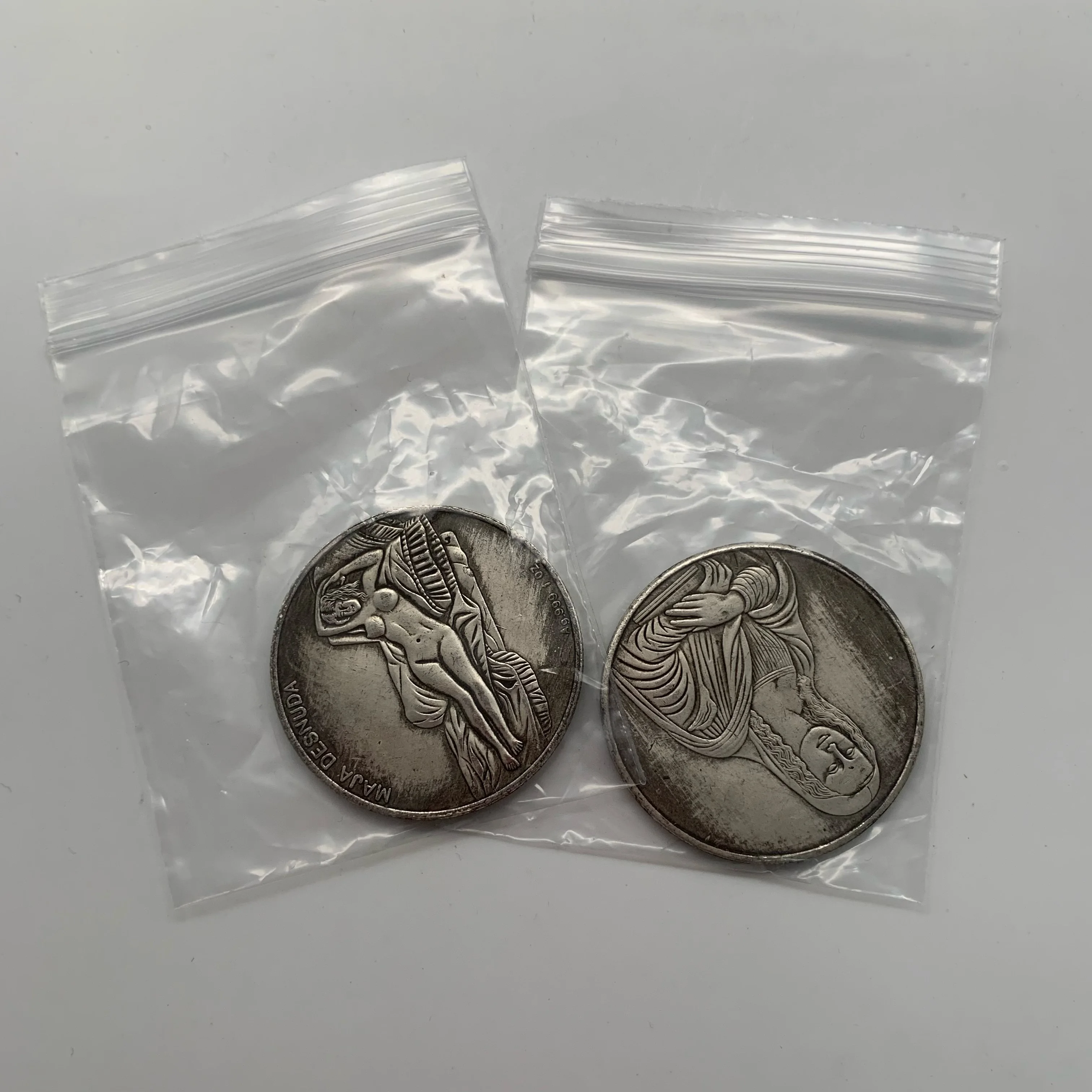 Antique handicraft Italy Mona Lisa brass antique silver plated old silver souvenir coin